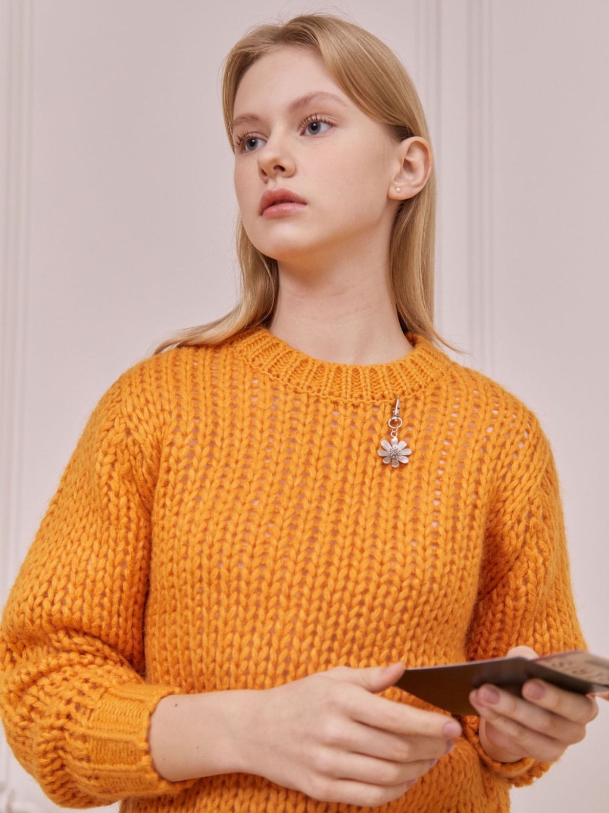 [KREAM 단독] STU Cable Sweater Orange 착용 스타일