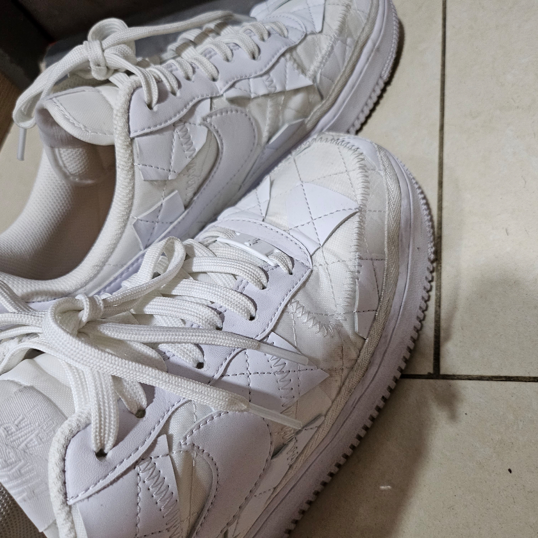 Nike x Billie Eilish Air Force 1 Low SP Triple White 착용 스타일 - 2