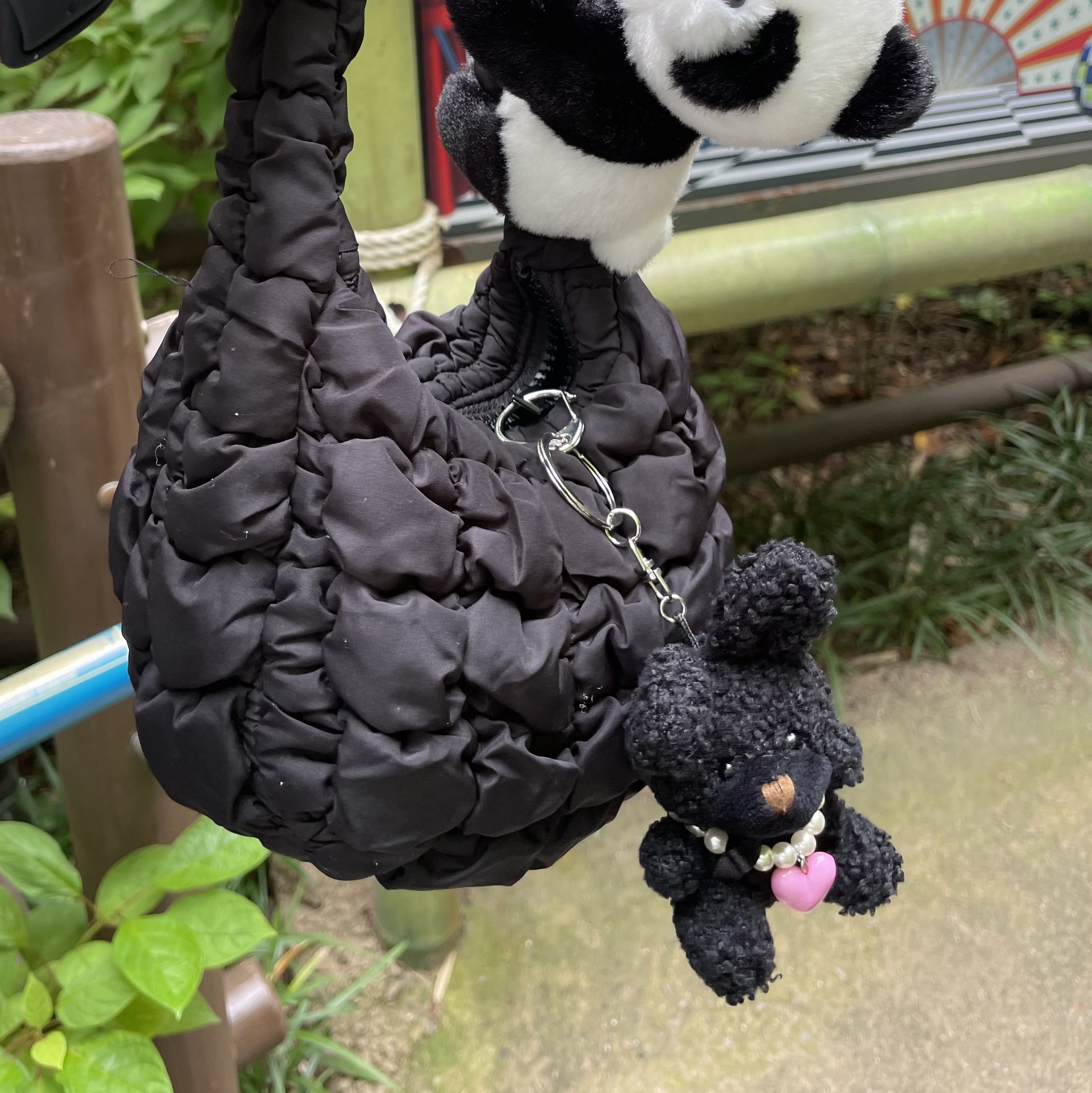COS Quilted Micro Bag Black 착용 스타일