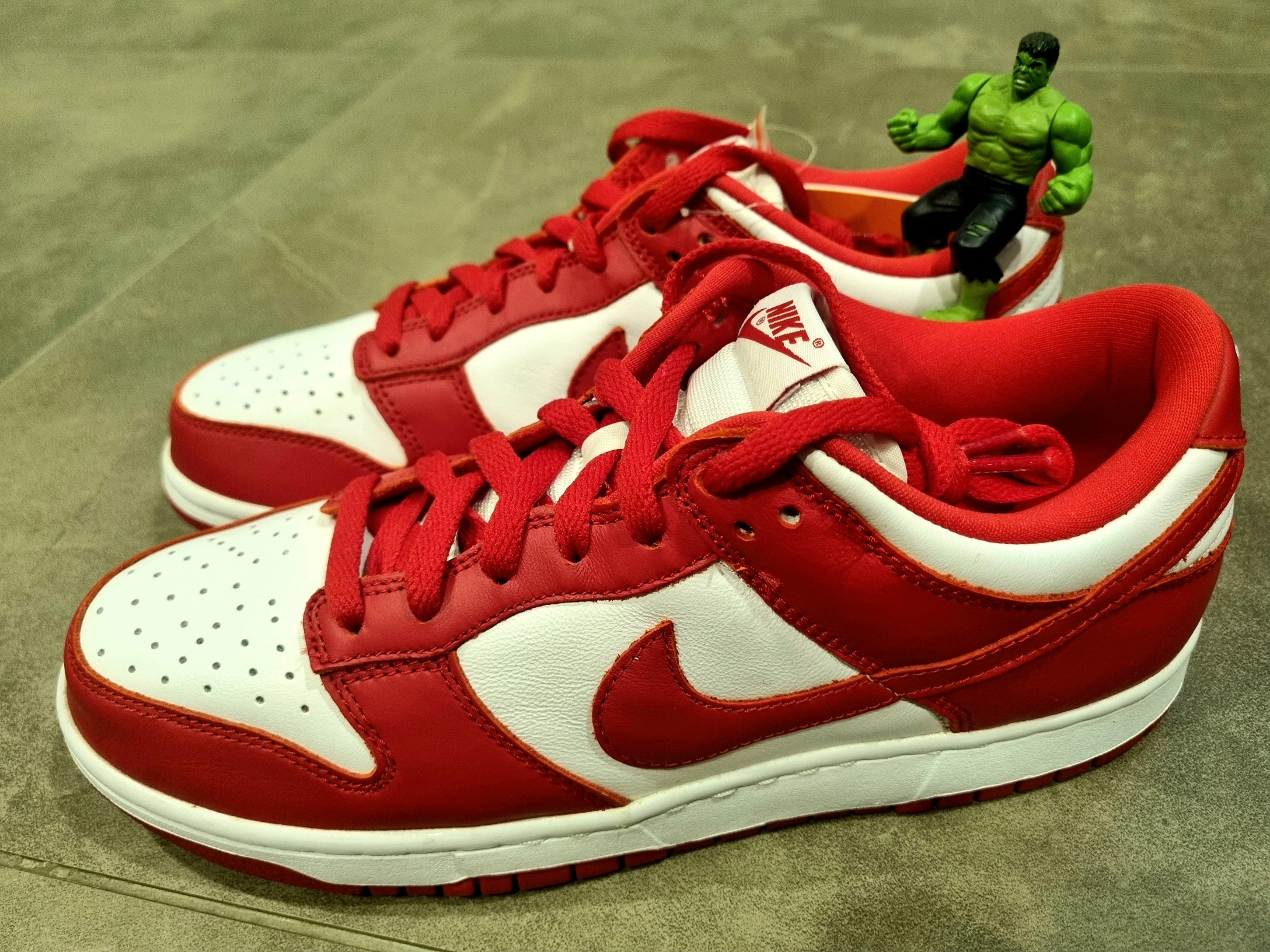 Nike Dunk Low SP White and University Red 2023 착용 스타일 - 1