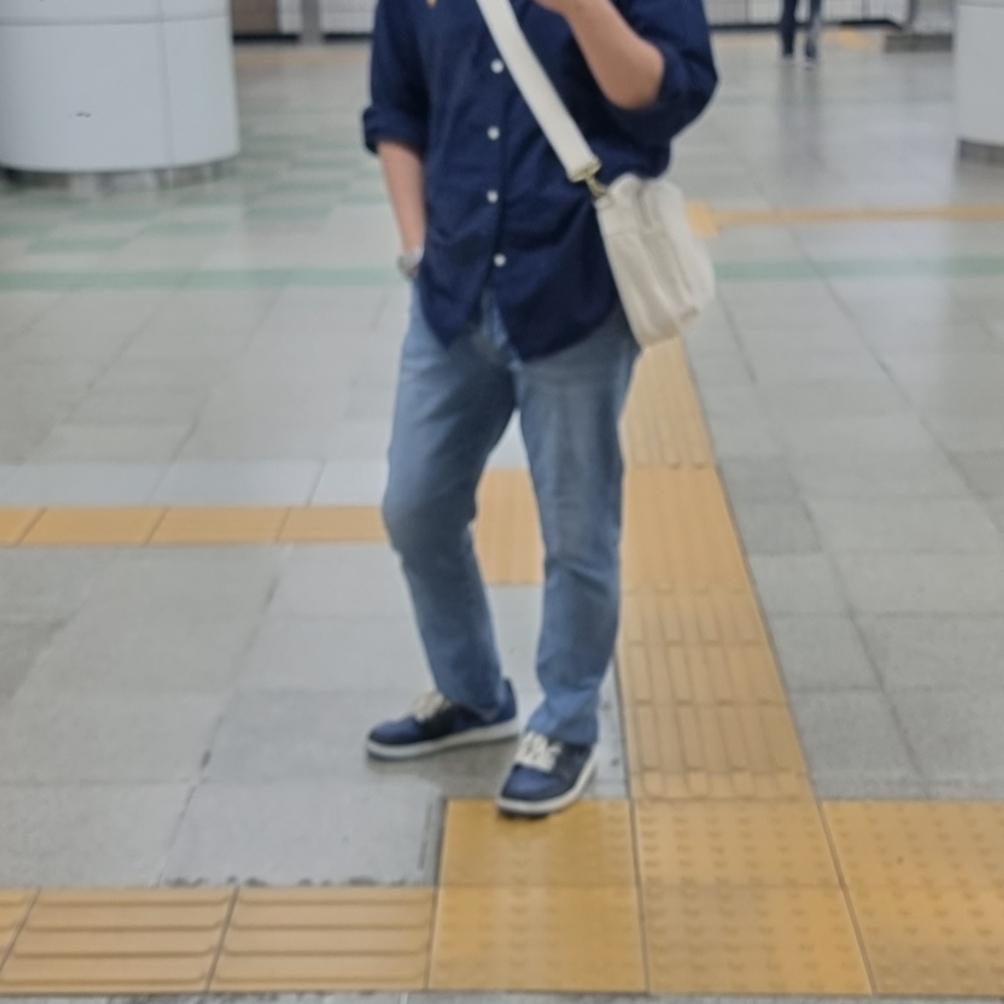 Jordan 1 Retro Low OG Mystic Navy, Porter x JJJJound Passport Bag L Off White 착용 스타일