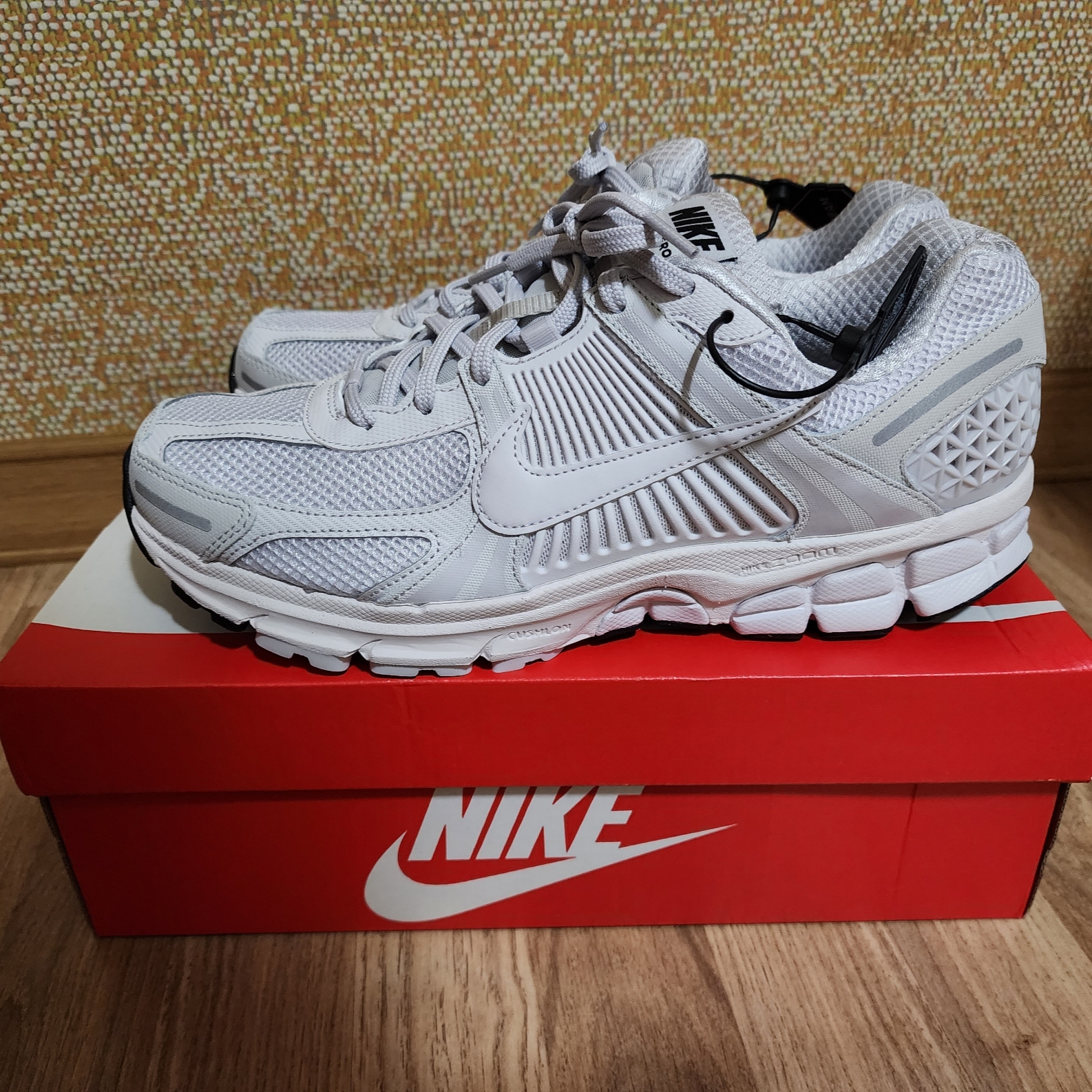 Nike Zoom Vomero 5 SP Vast Grey 2023 착용 스타일 - 1