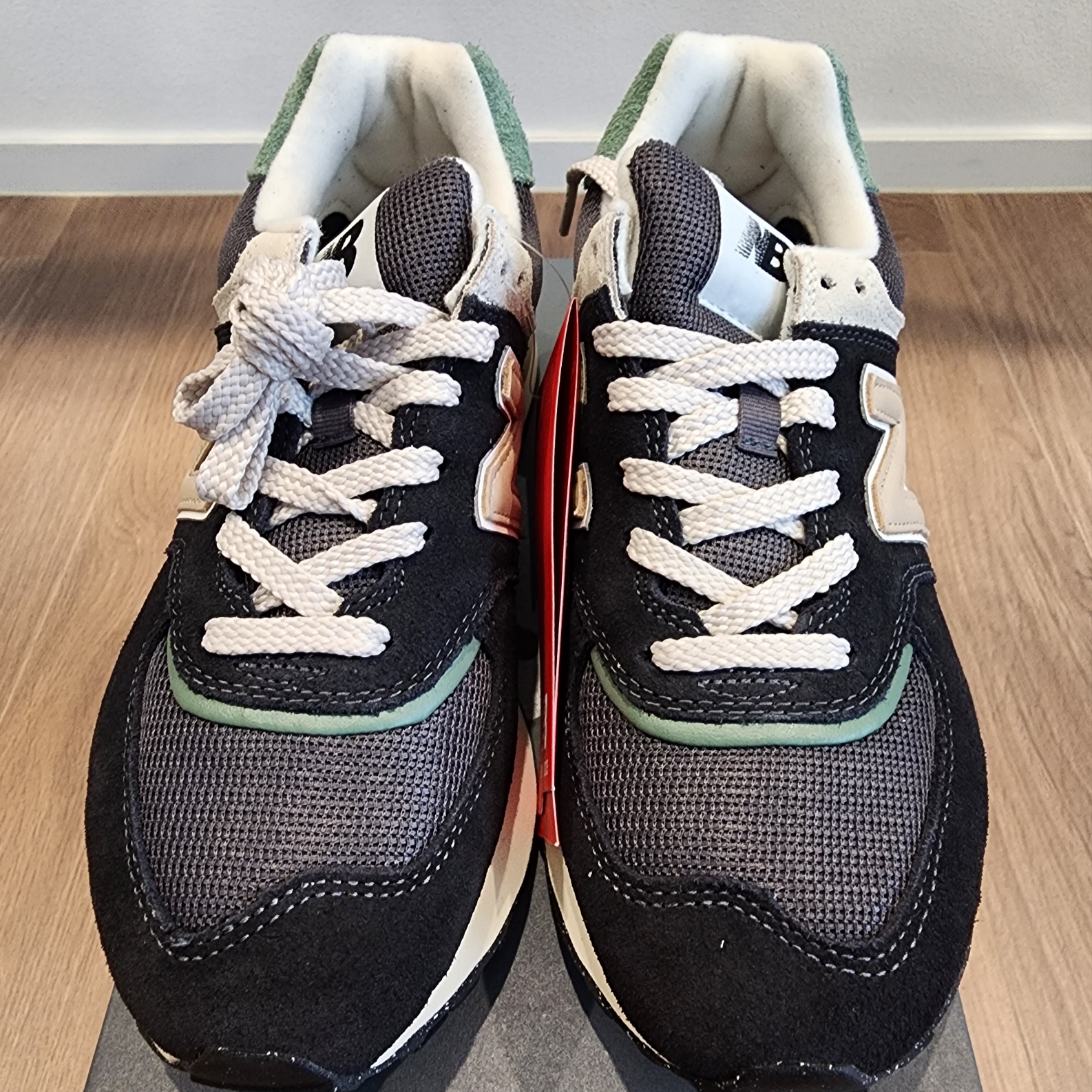 New Balance 574 Legacy Black Beige 착용 스타일 - 1
