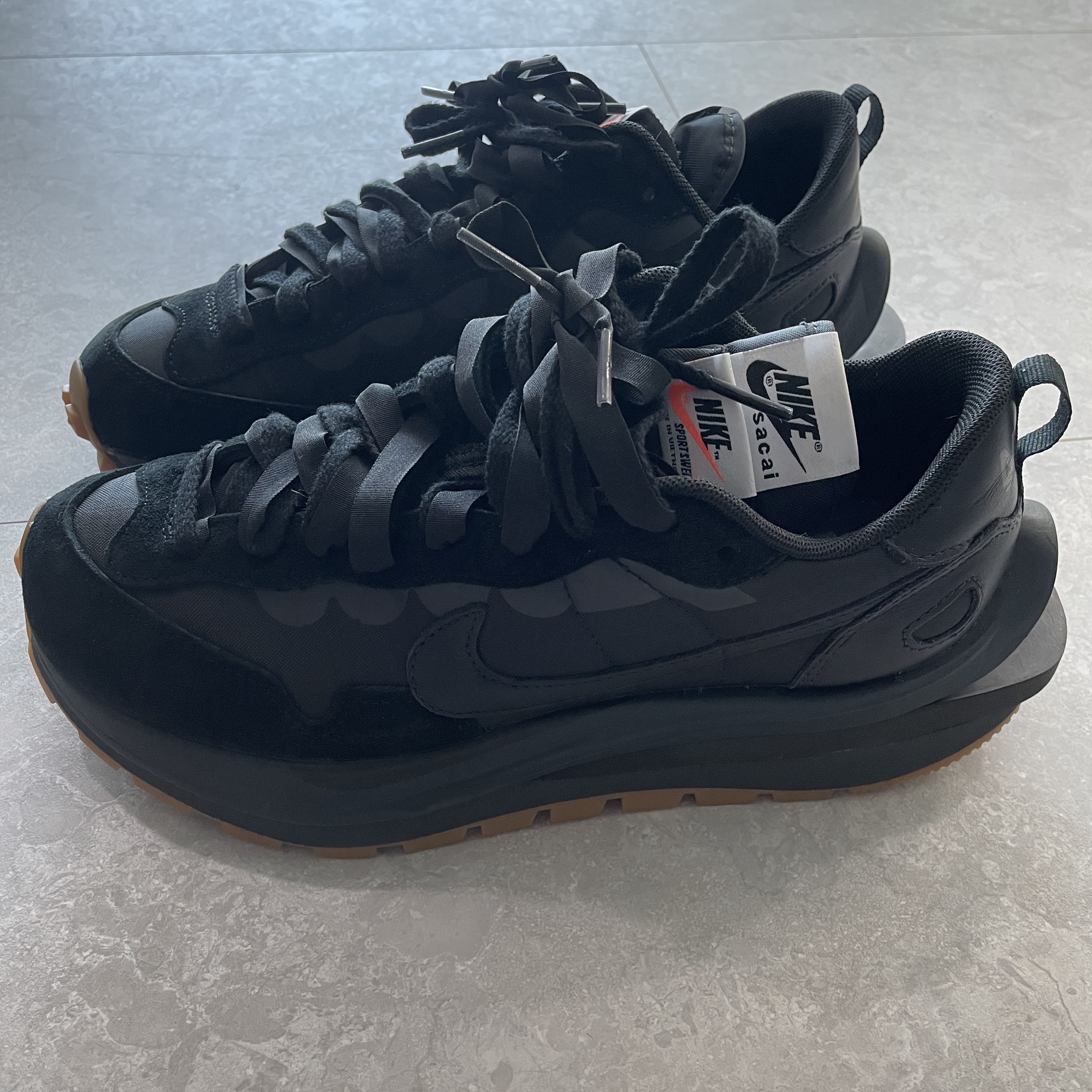 Nike x Sacai VaporWaffle Black and Gum 착용 스타일