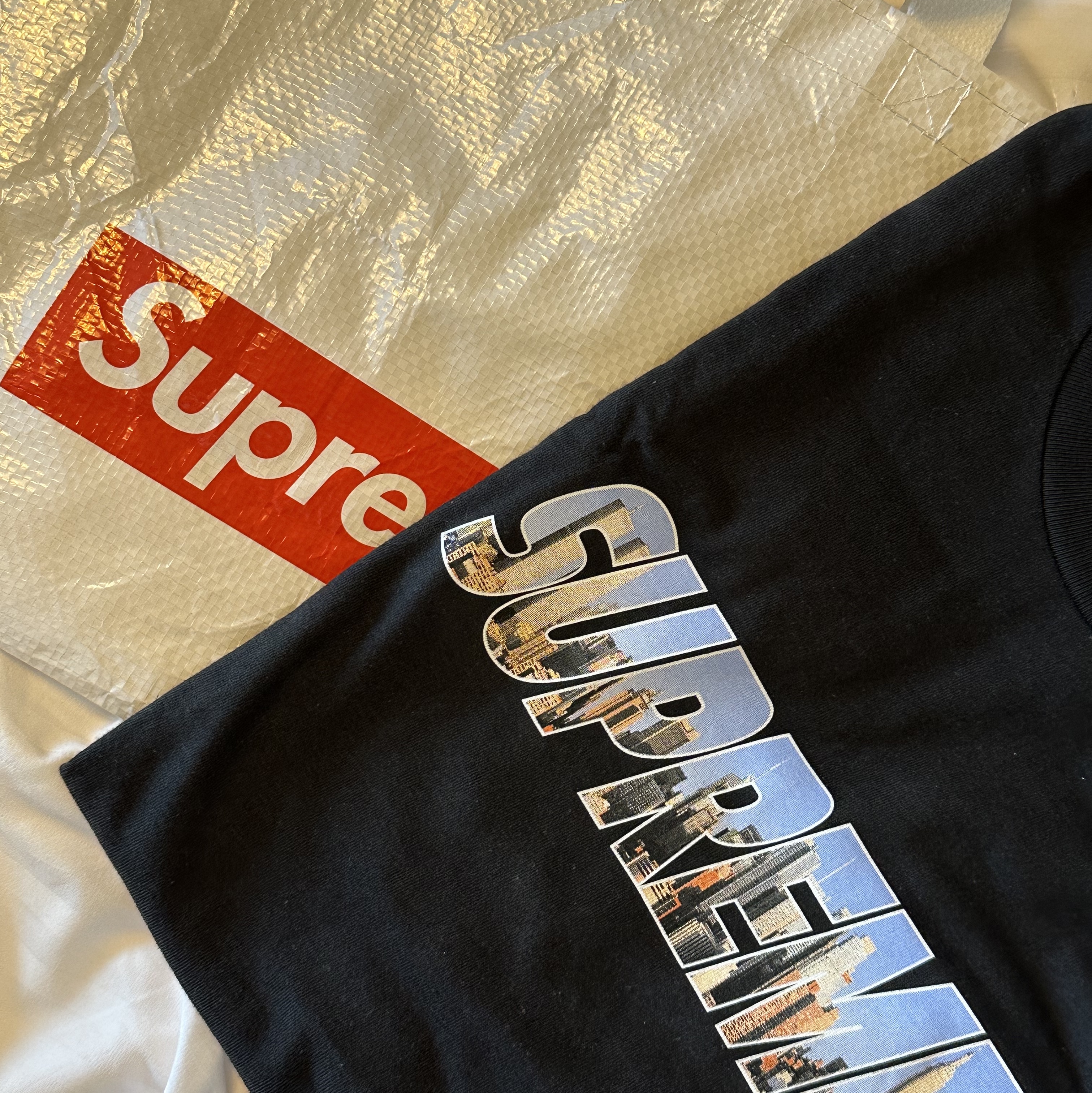Supreme Gotham T-Shirt Black - 23FW 착용 스타일