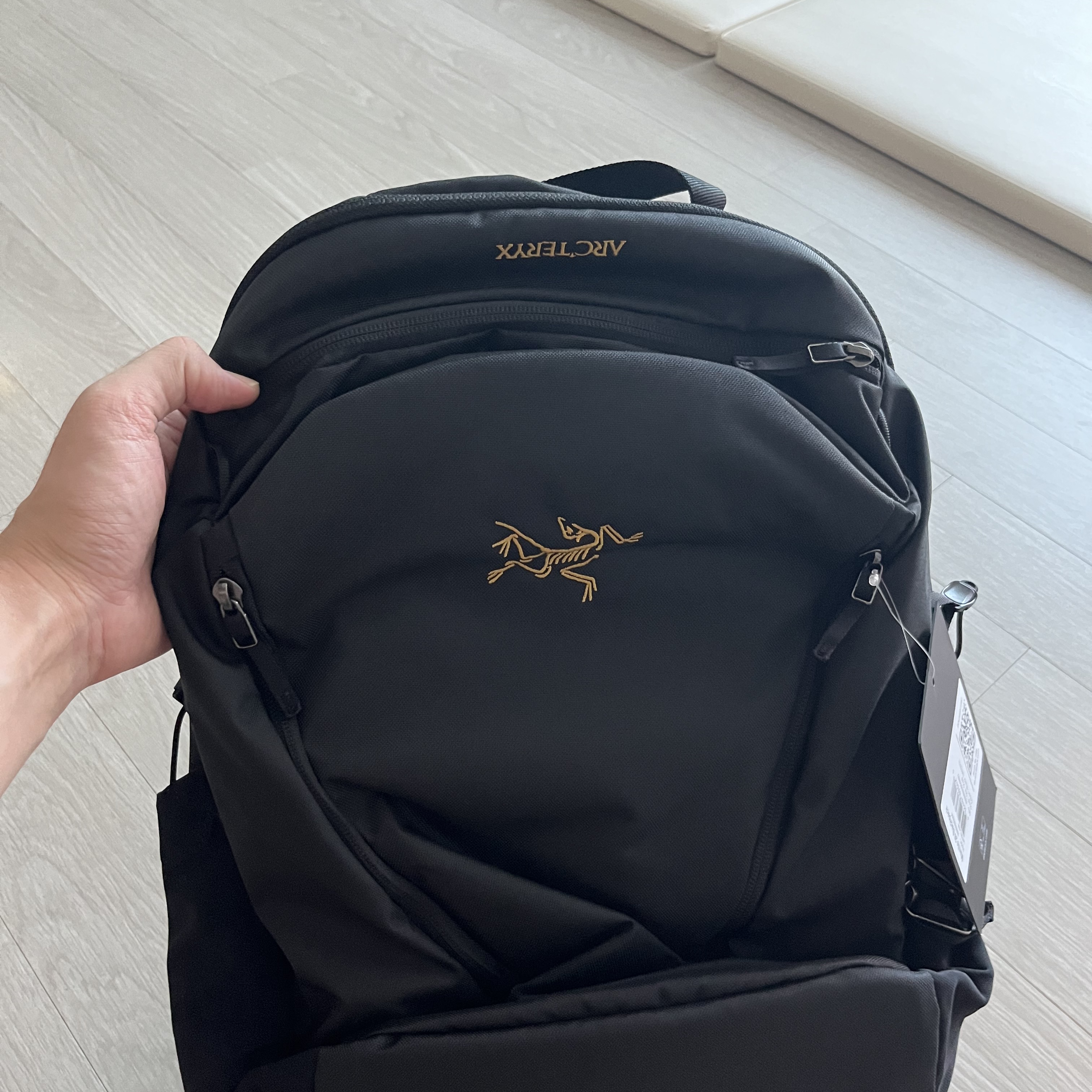 Arc'teryx Mantis 26 Backpack Black 착용 스타일
