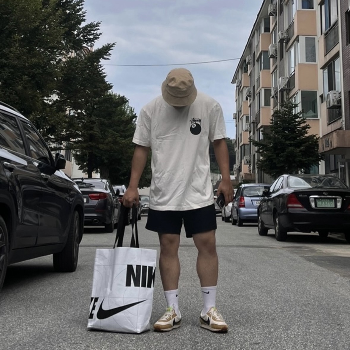 Nike Daybreak Type Hemp, Nike x Stussy NRG FL SS 8 Ball T-Shirt White (DO9322-100) 착용 스타일