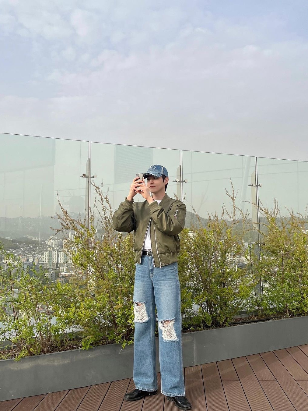 [KREAM 단독] STU Double Way Short Bomber Khaki, [KREAM 단독] Etce Damaged Denim Cap Blue 착용 스타일