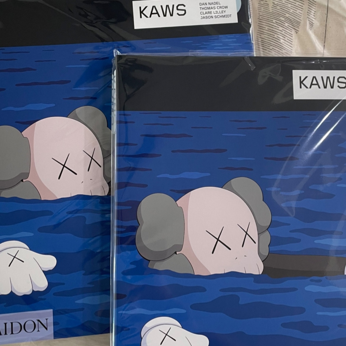 Uniqlo UT x Kaws Artbook 착용 스타일 - 2