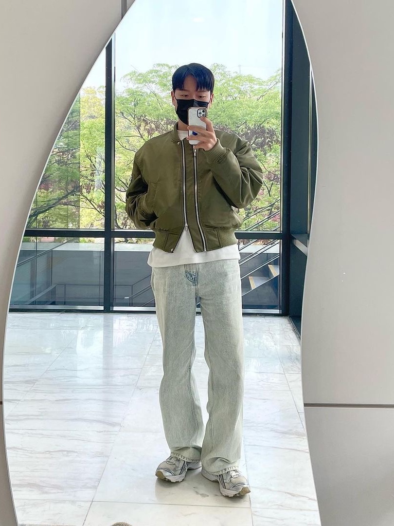 [KREAM 단독] STU Double Way Short Bomber Khaki, [KREAM 단독] STU Double Way Short Bomber Black 착용 스타일