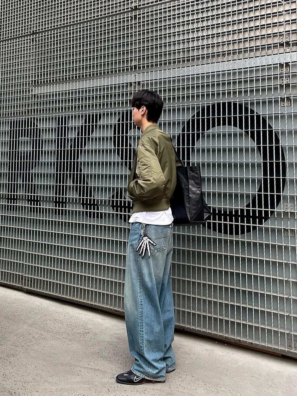 [KREAM 단독] STU Double Way Short Bomber Khaki, [KREAM 단독] STU Double Way Short Bomber Black 착용 스타일 - 3
