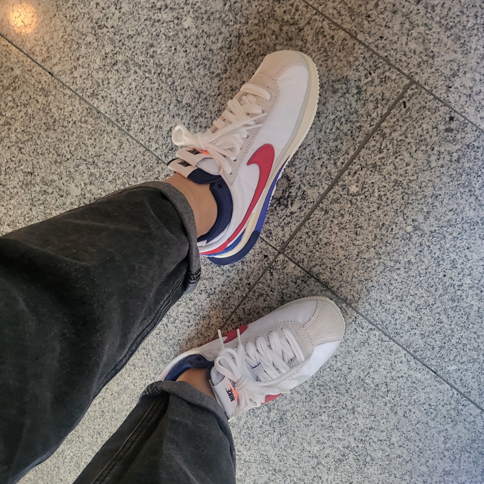 Nike x Sacai Zoom Cortez SP White and University Red 착용 스타일