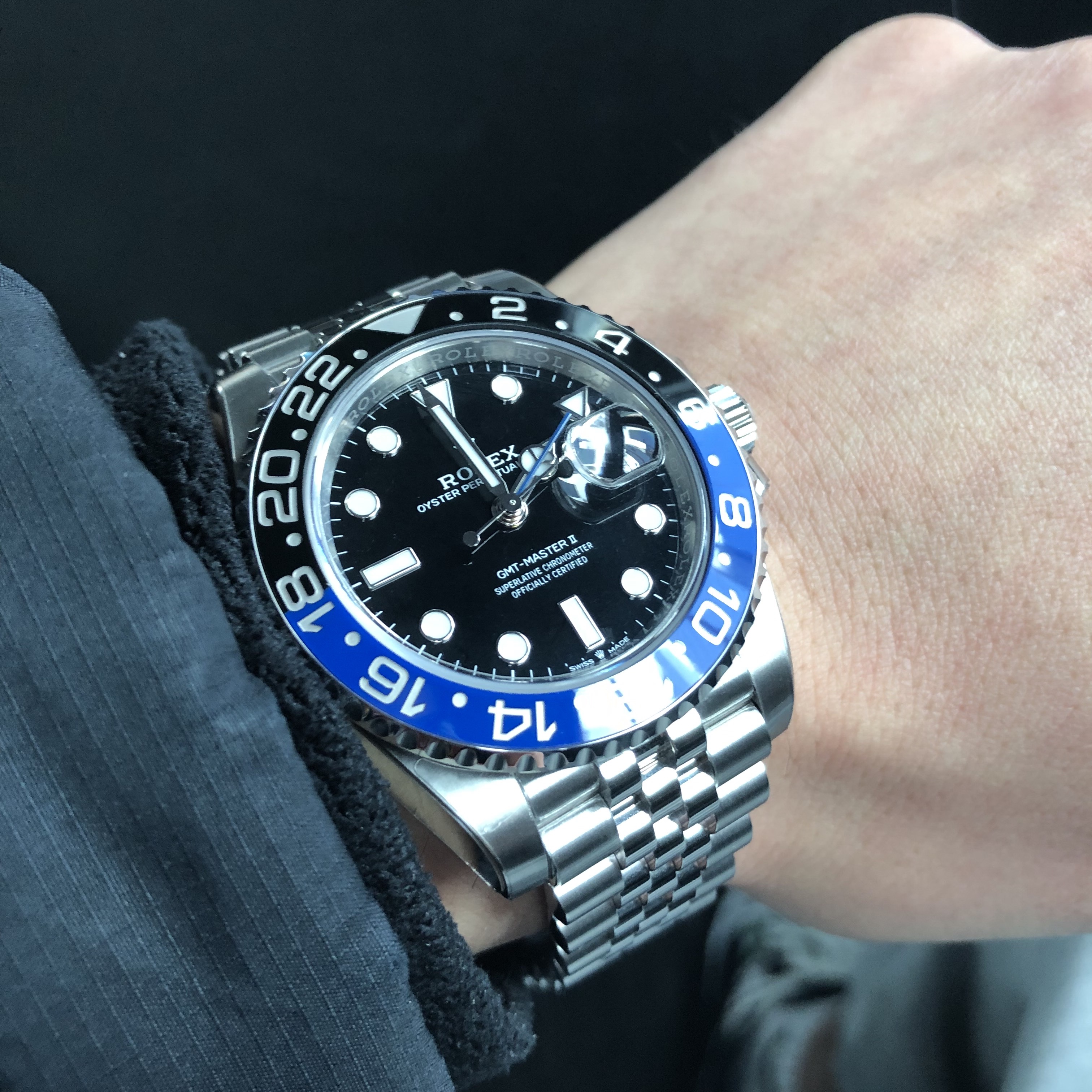 Rolex GMT-Master II 40mm 126710BLNR Black Jubilee 착용 스타일