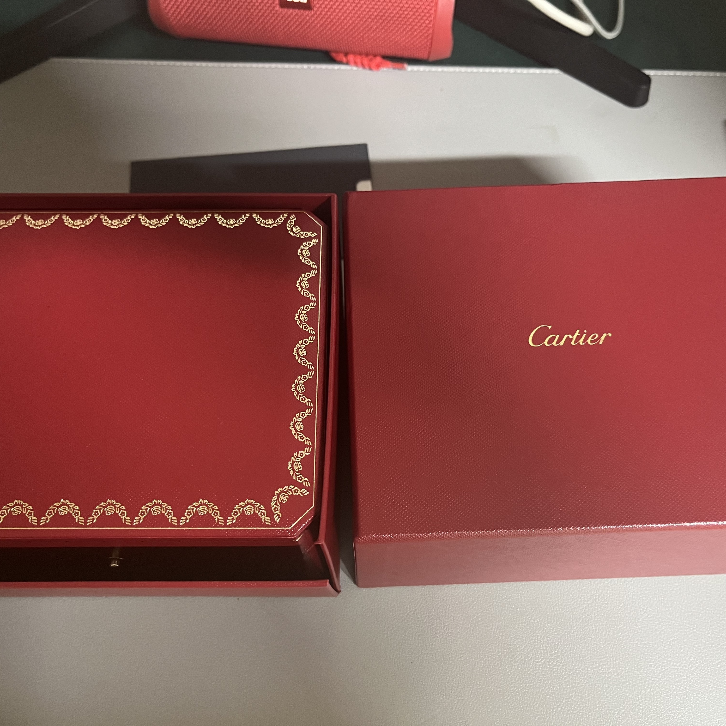Cartier Tank Must Watch Large Quartz Steel Calfskin Black 착용 스타일 - 1