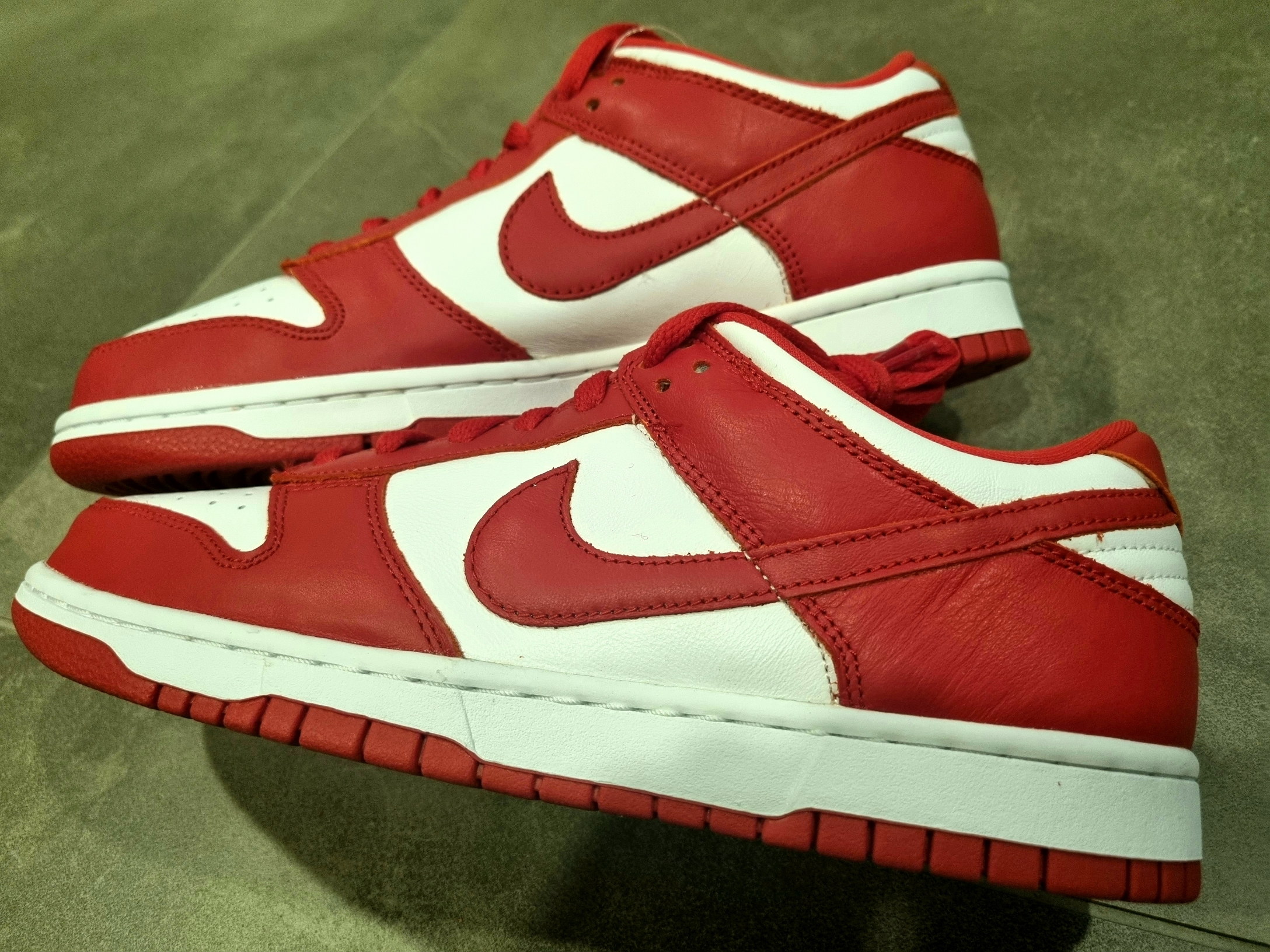 Nike Dunk Low SP White and University Red 2023 착용 스타일 - 2