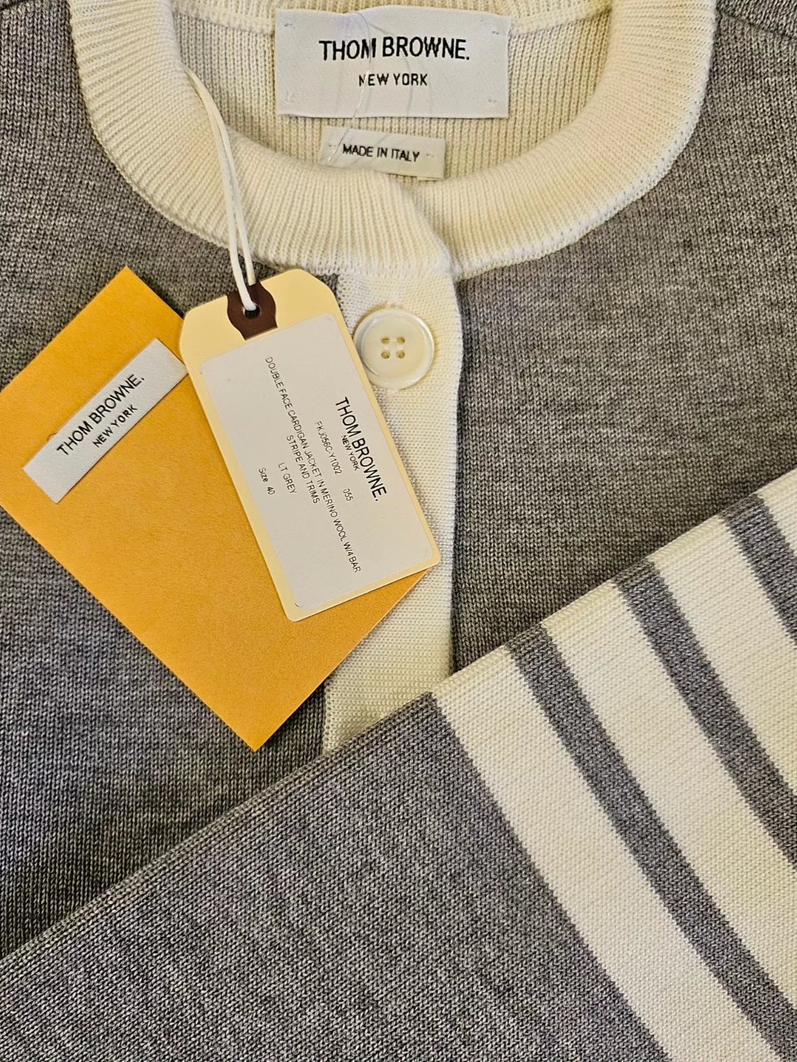 (W) Thom Browne Double Face Merino 4-Bar Cardigan Jacket Light Grey 착용 스타일 - 1