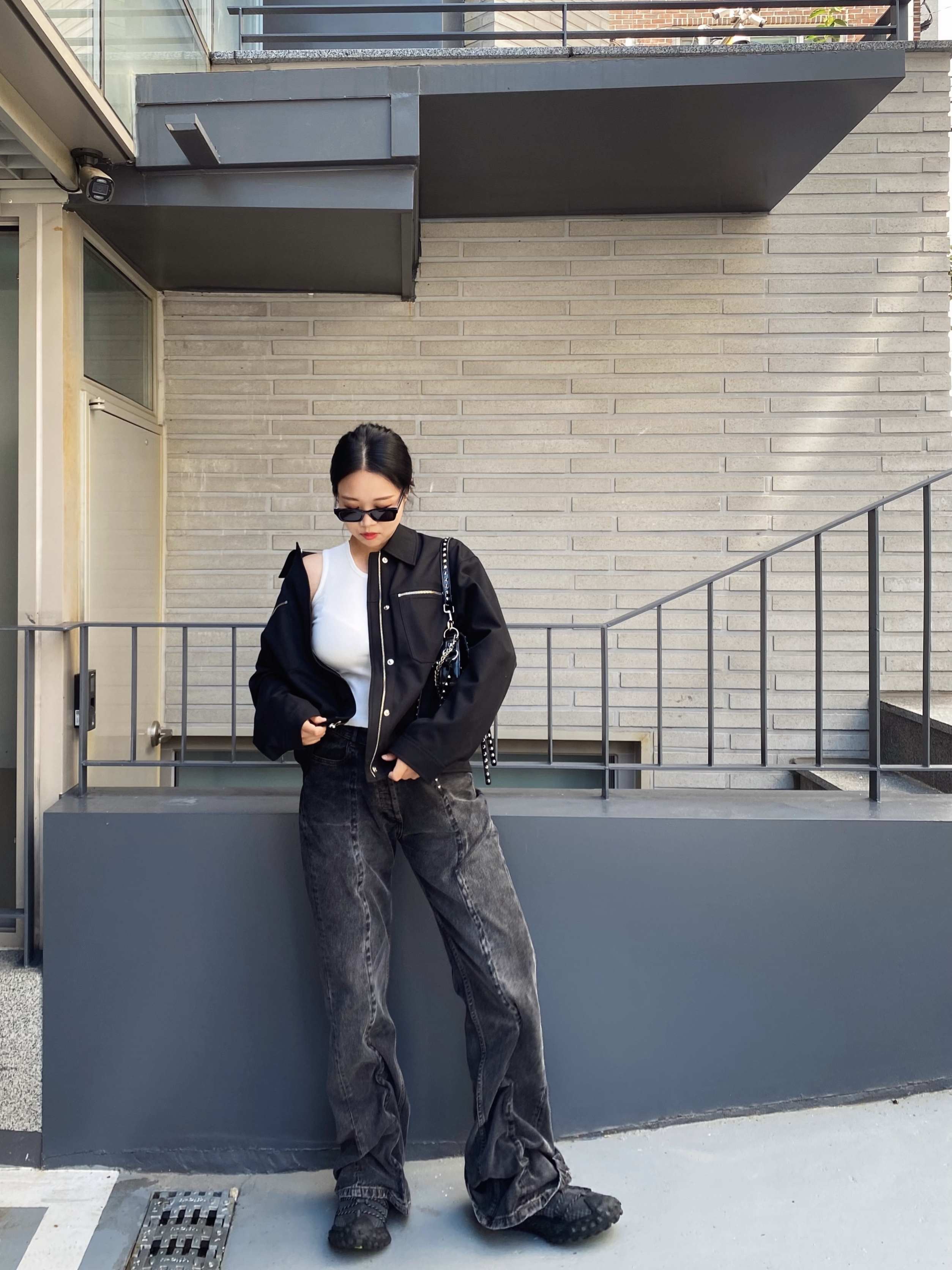 Y/Project Classic Wire Jeans Black - 22FW, Nike ACG Mountain Fly Low Black 착용 스타일 - 2
