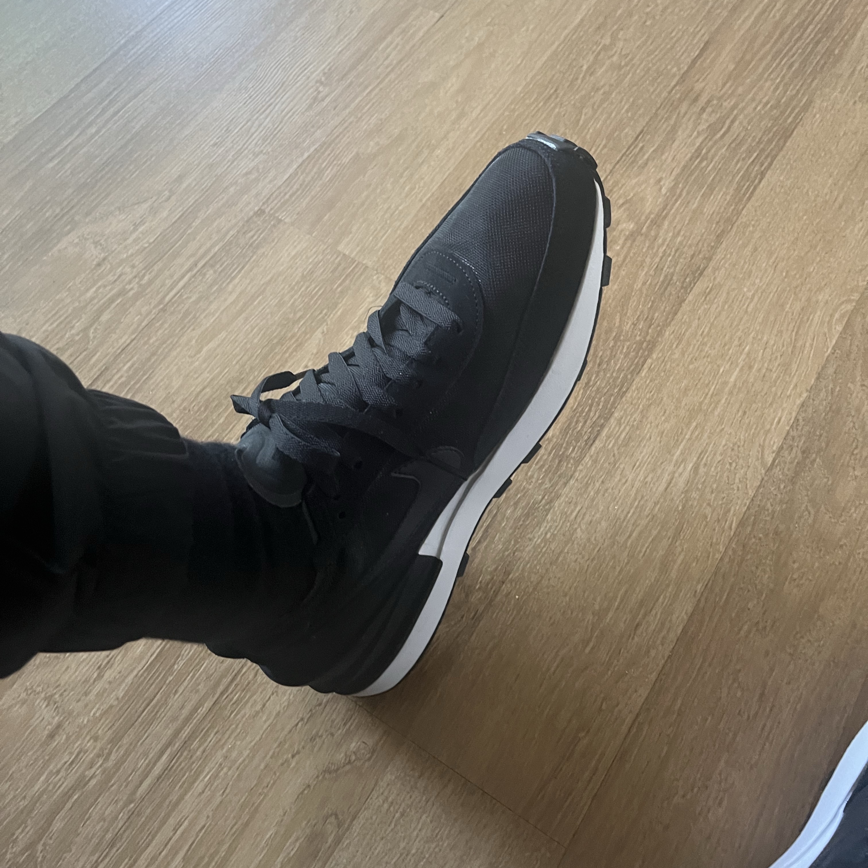 Nike Waffle One Black White 착용 스타일