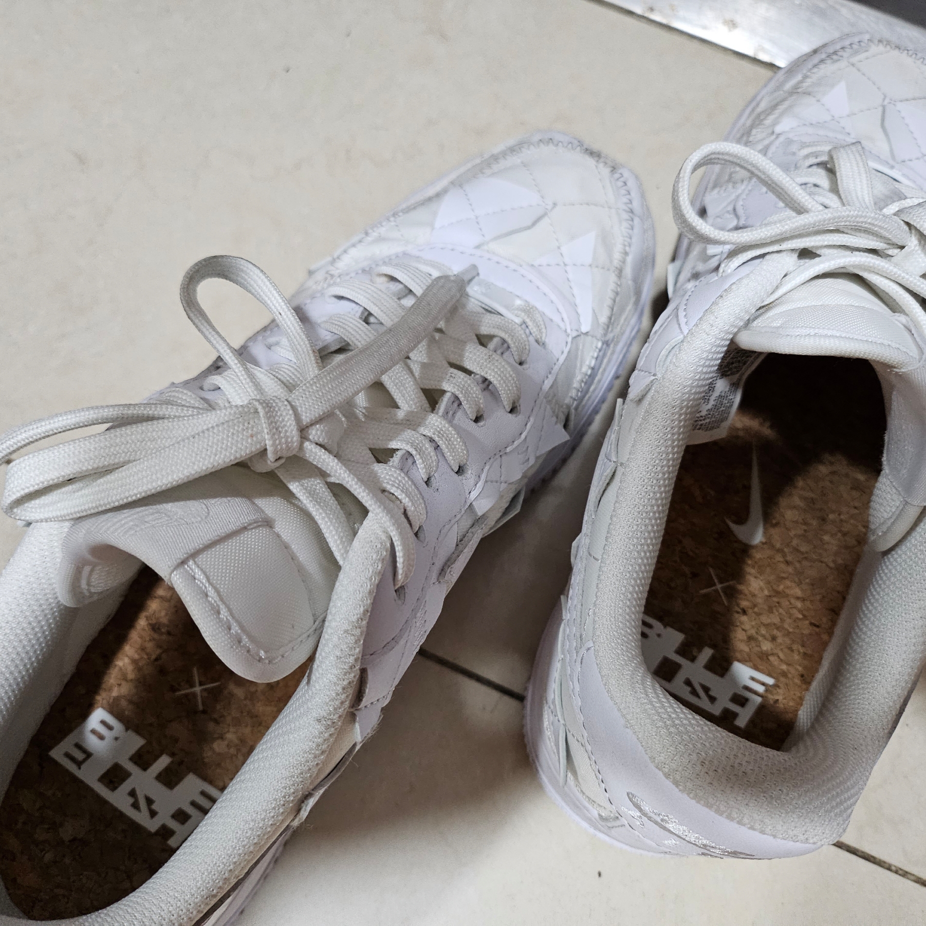 Nike x Billie Eilish Air Force 1 Low SP Triple White 착용 스타일 - 3