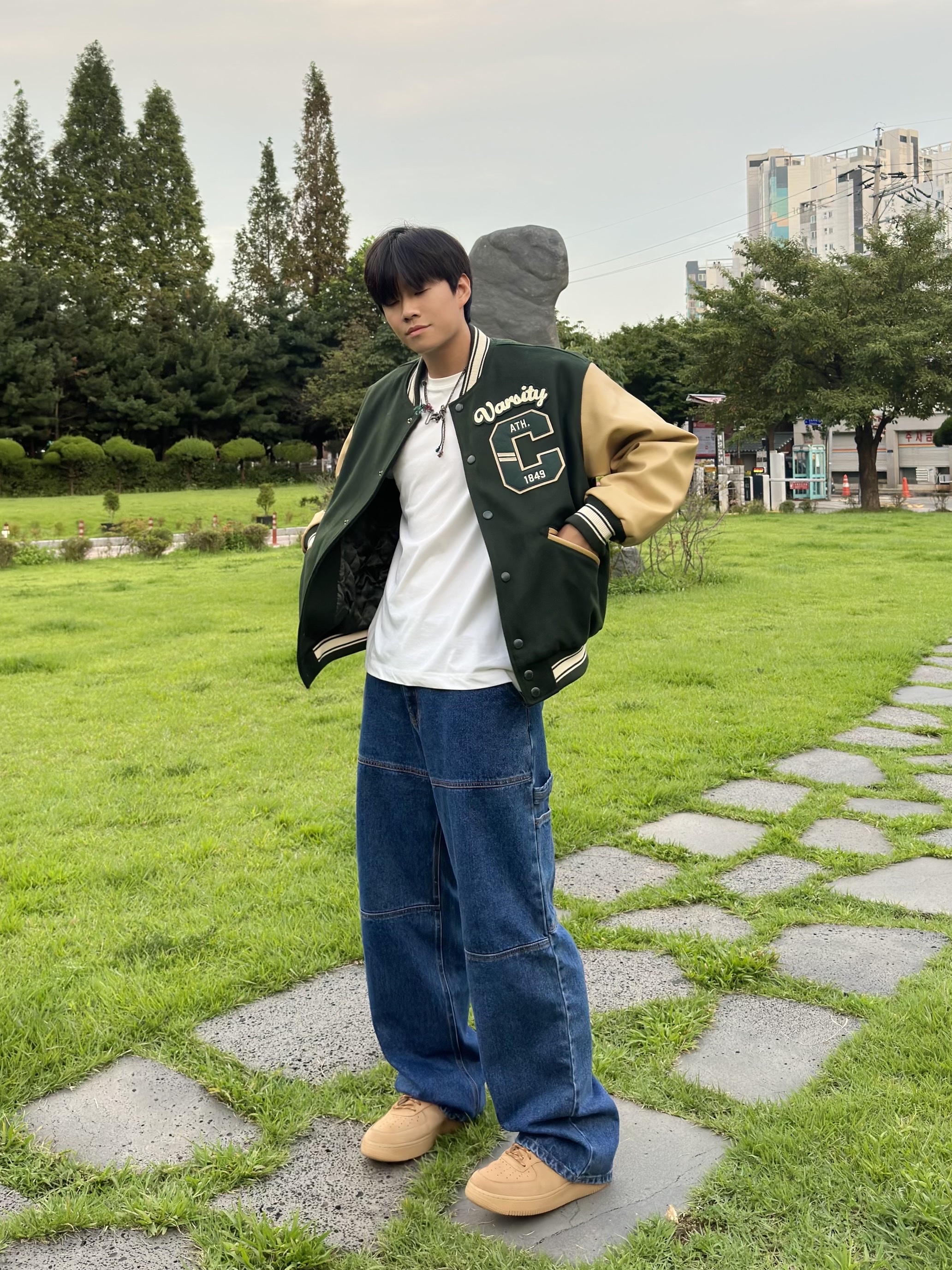 Nike Air Force 1 '07 WB Flax 착용 스타일