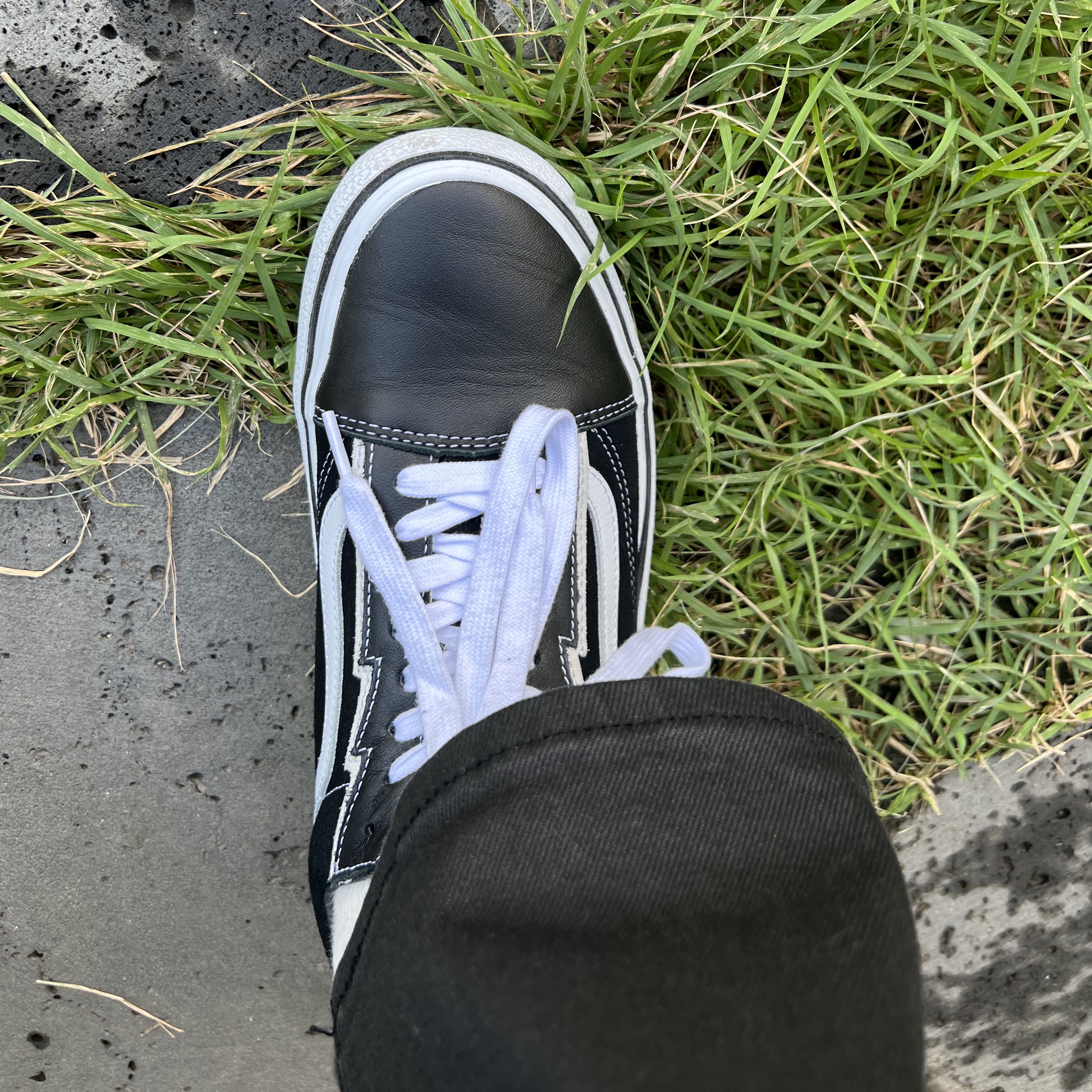Vans Vault x Mastermind World Old Skool Bolt Black 착용 스타일