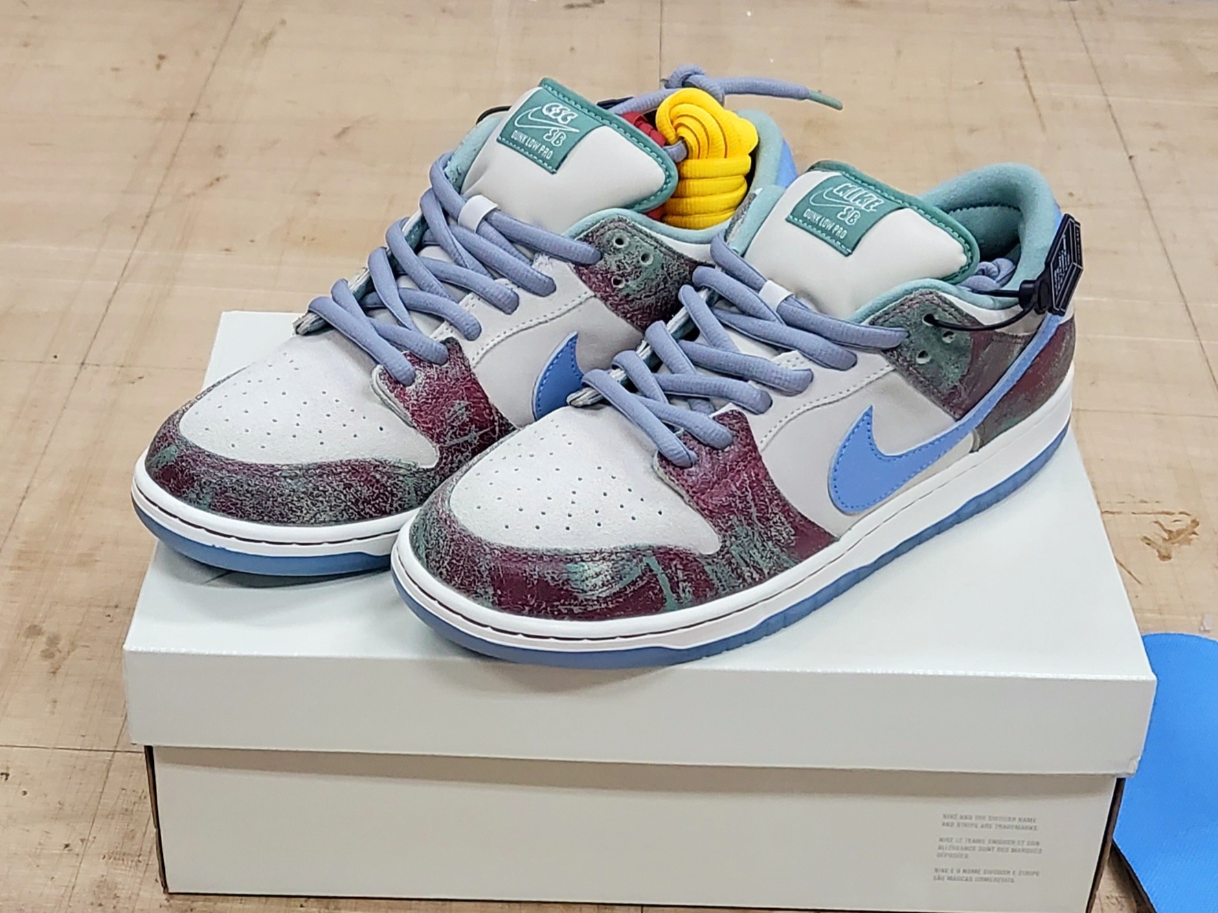 Nike x Crenshaw Skate Club SB Dunk Low Sail Light Blue Cedar 착용 스타일 - 2