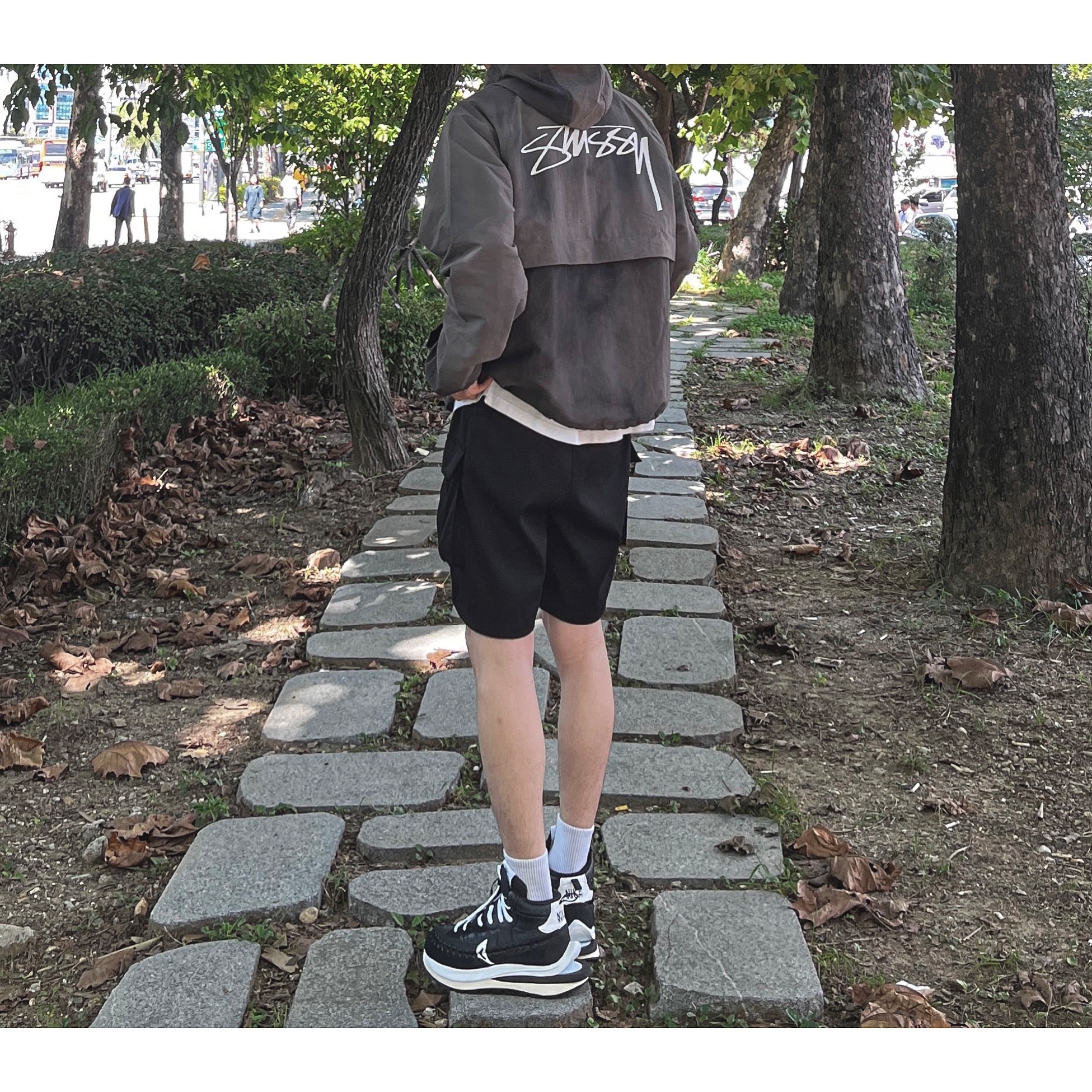 Stussy Wave Dye Beach Shell Jacket Black, Nike x Sacai x Jean Paul Gaultier VaporWaffle Black White 착용 스타일