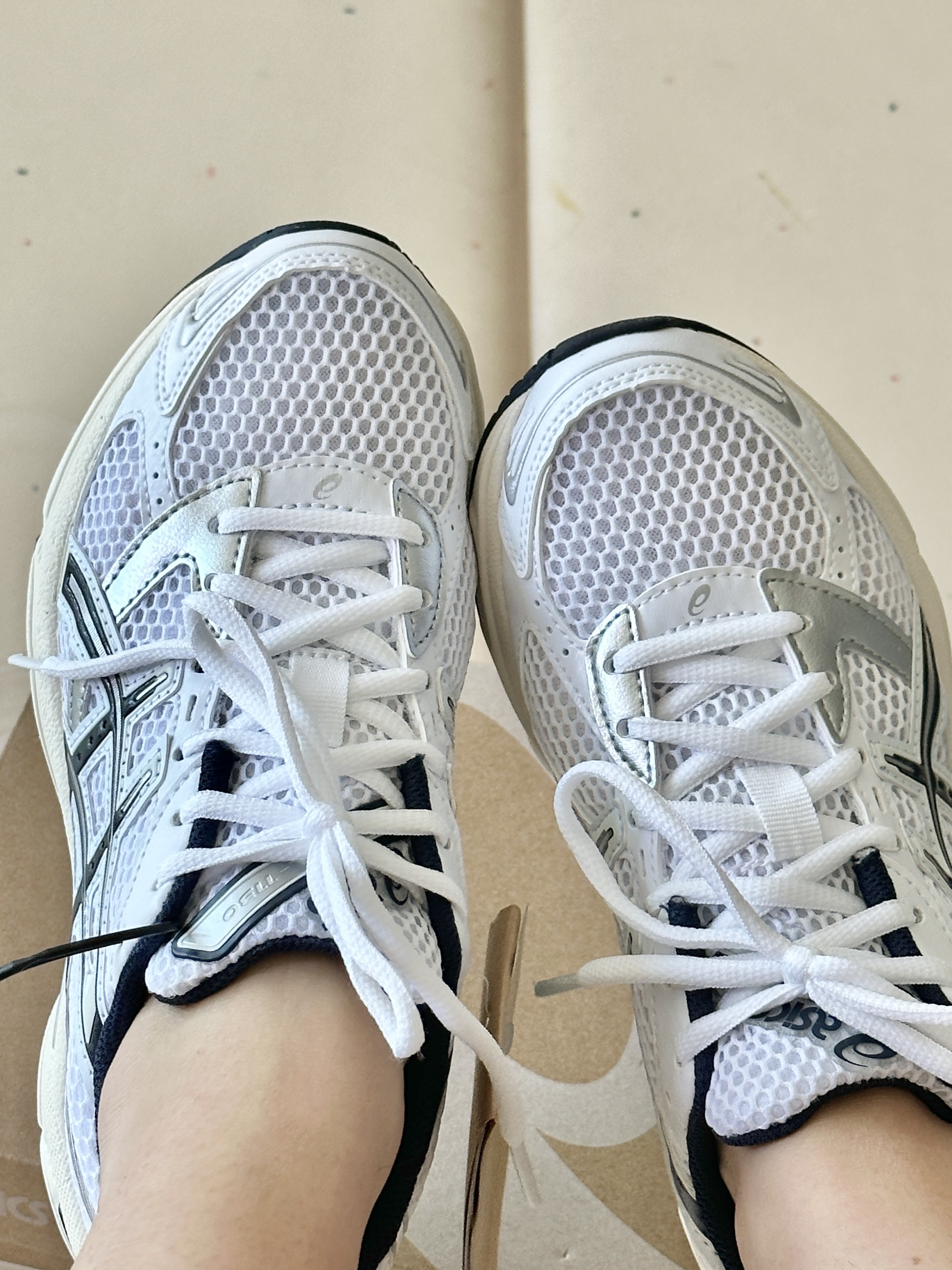 (W) Asics Gel-1130 White Midnight 착용 스타일 - 2