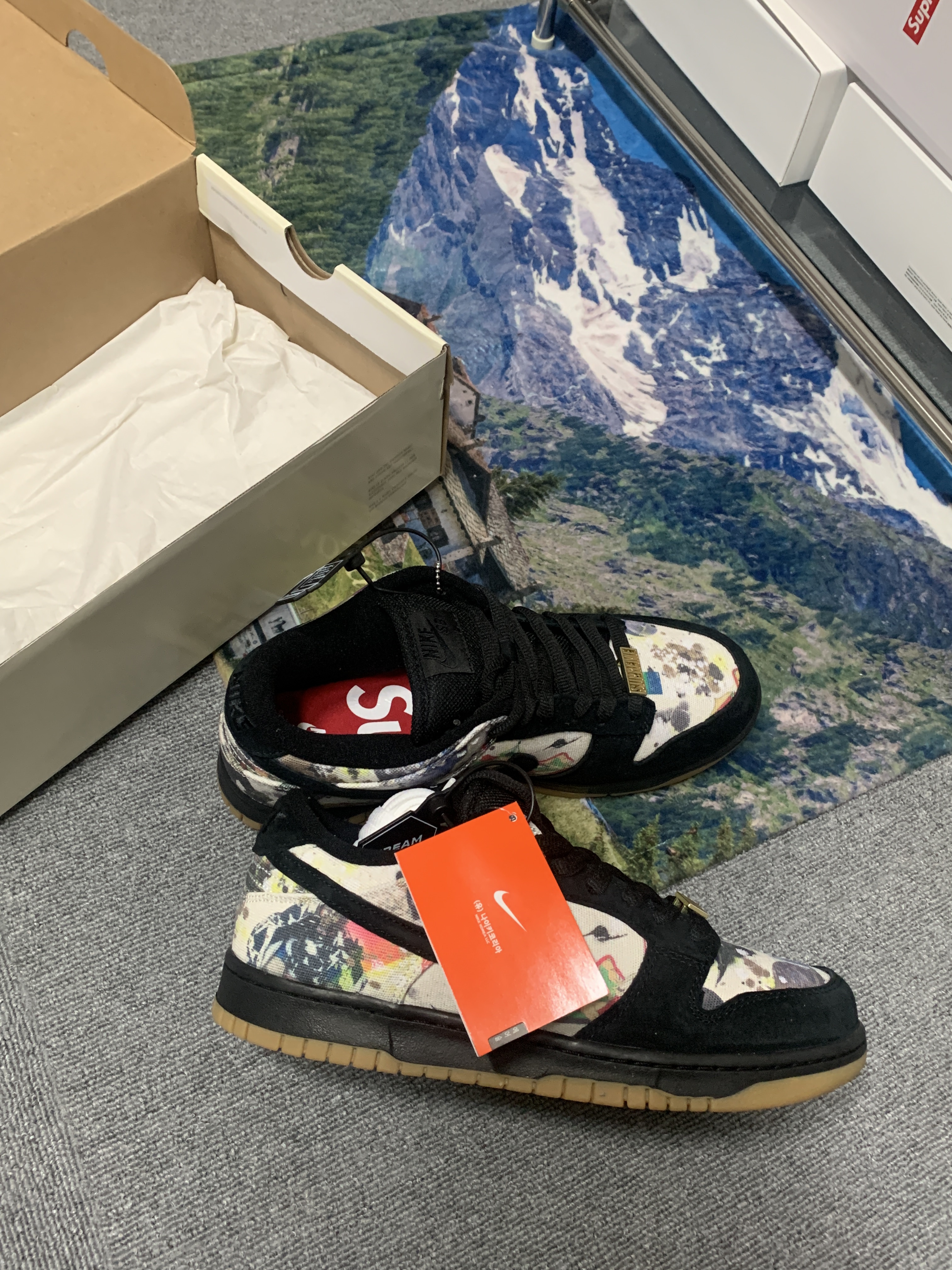 Nike x Supreme SB Dunk Low QS Rammellzee Black 착용 스타일 - 1