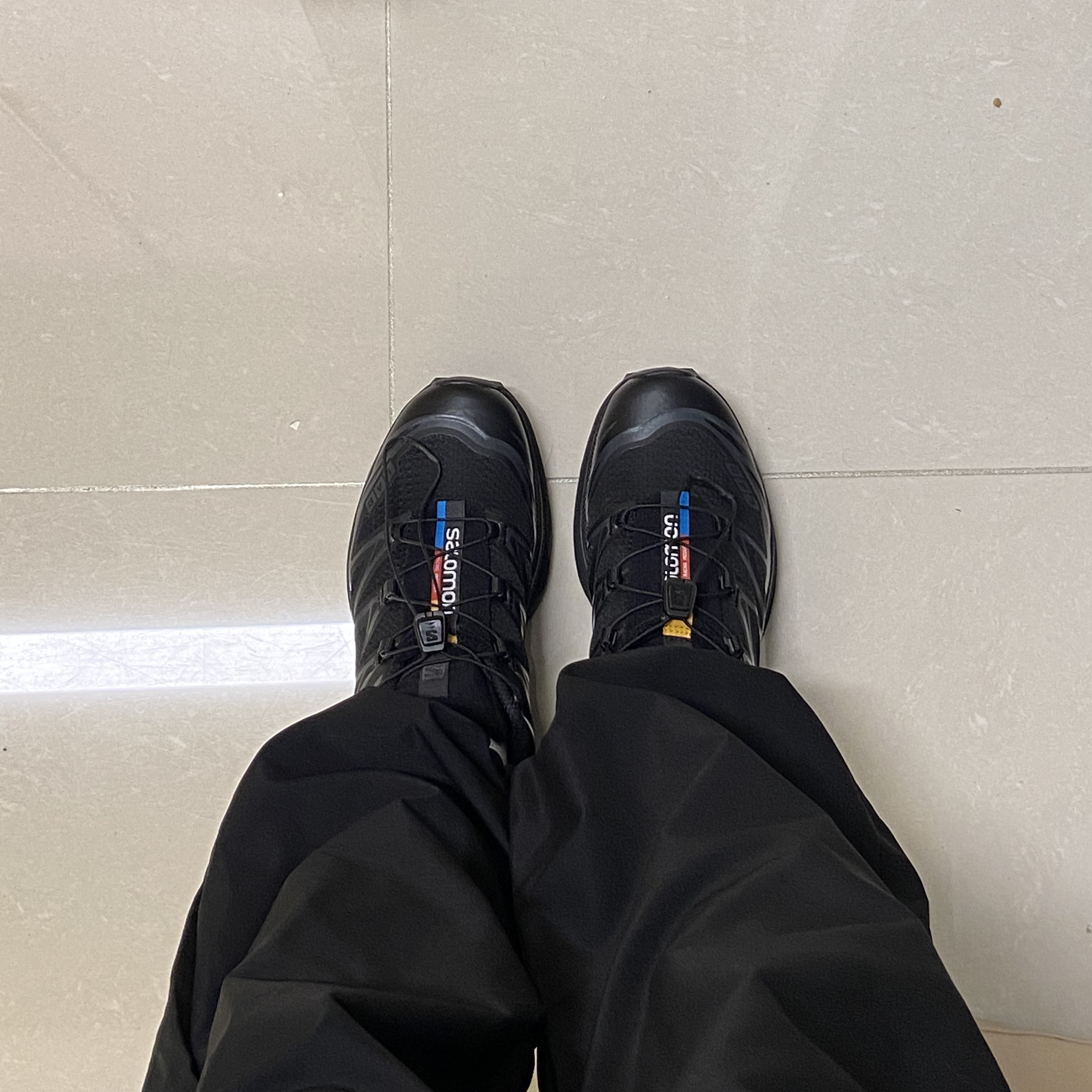 Salomon XT-6 ADV Black 착용 스타일
