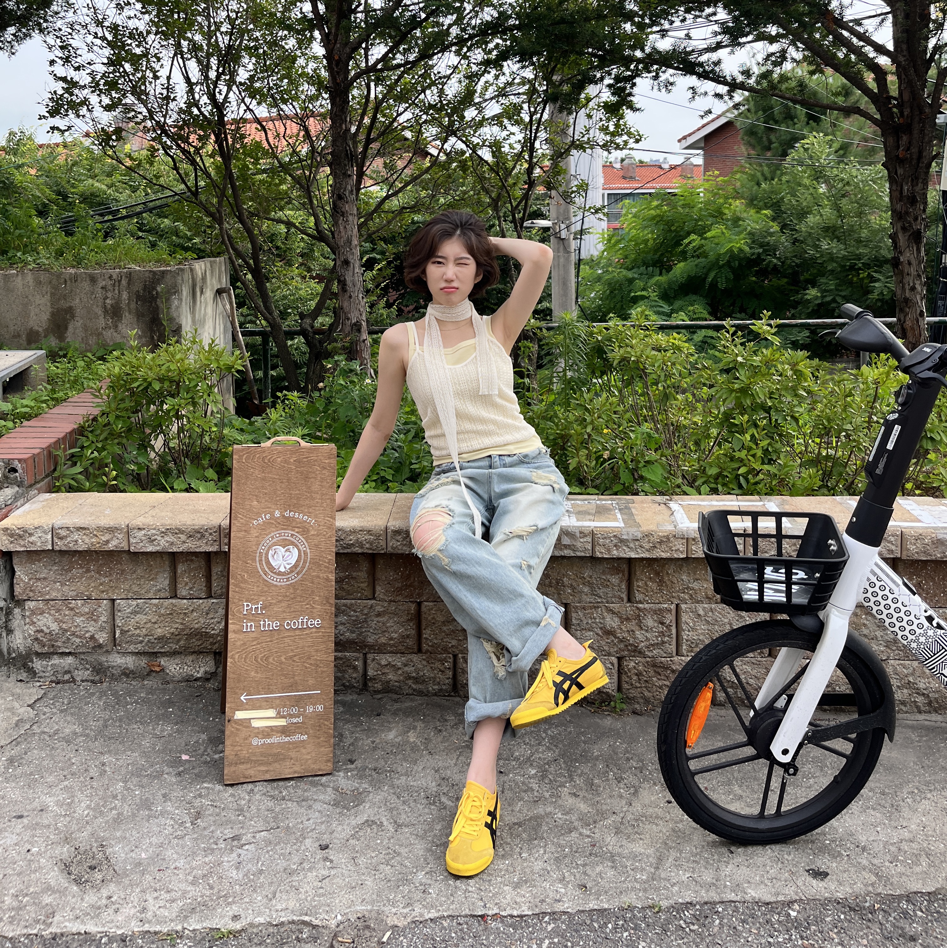 (W) Onitsuka Tiger Mexico 66 Deluxe Tai Chi Yellow Black 착용 스타일 - 2