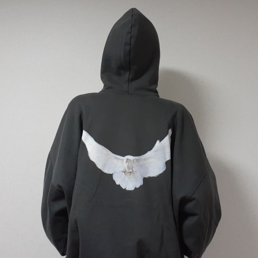 Yeezy Gap Engineered By Balenciaga Dove Hoodie Black 착용 스타일