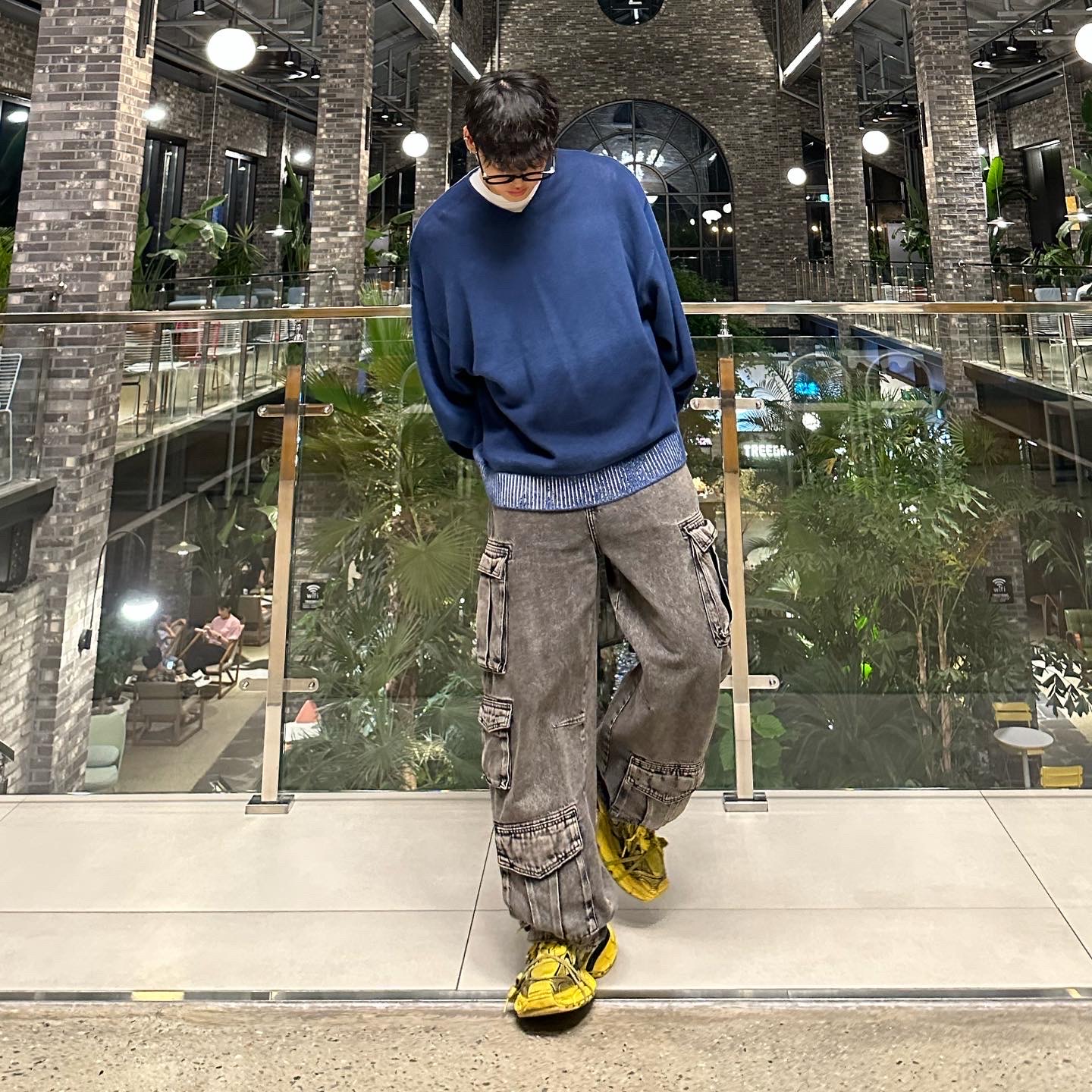Balenciaga 3XL Sneakers Yellow Black 착용 스타일 - 3