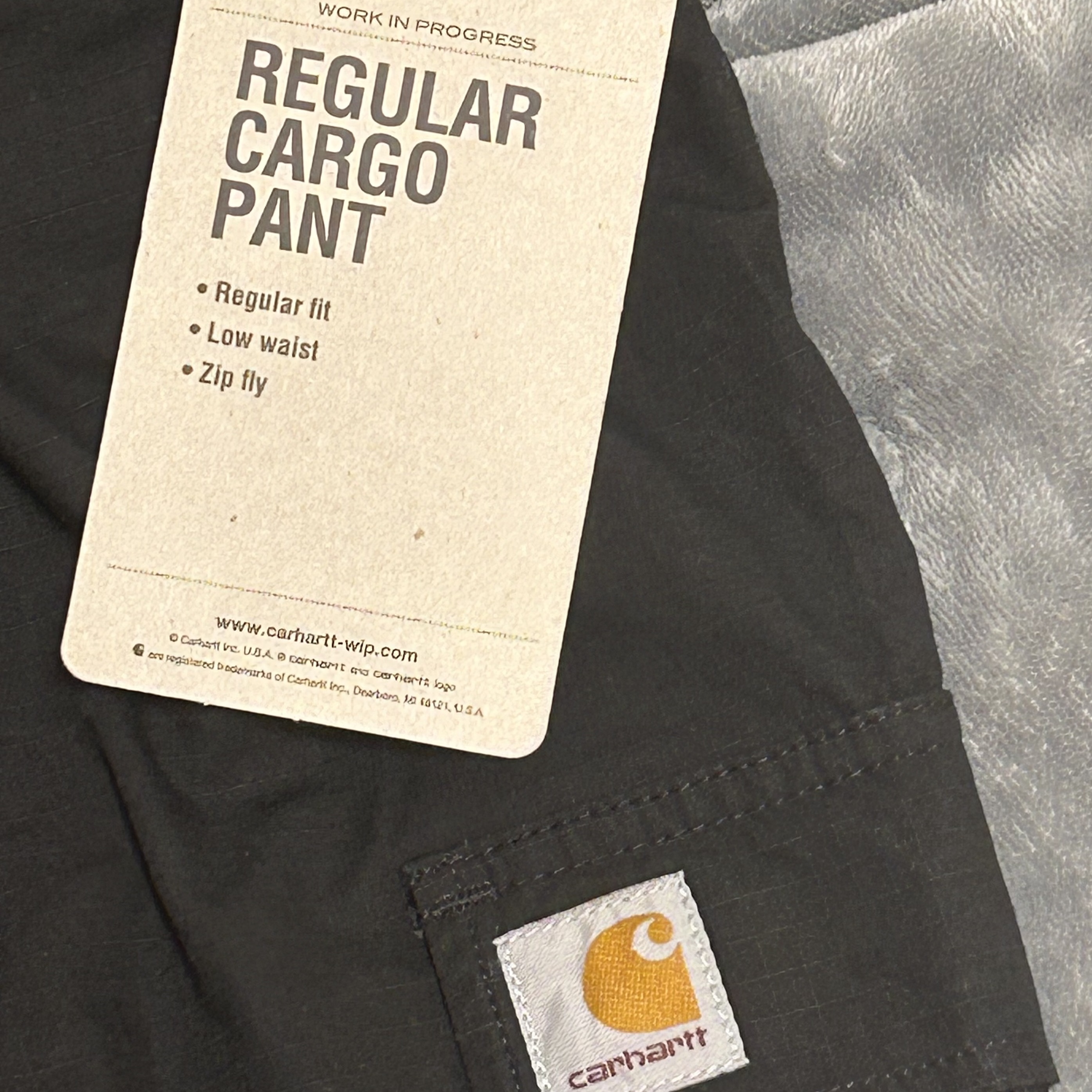 Carhartt WIP Columbia Ripstop Regular Cargo Pants Black, (W) Jordan 1 Low White Wolf Grey 착용 스타일 - 1