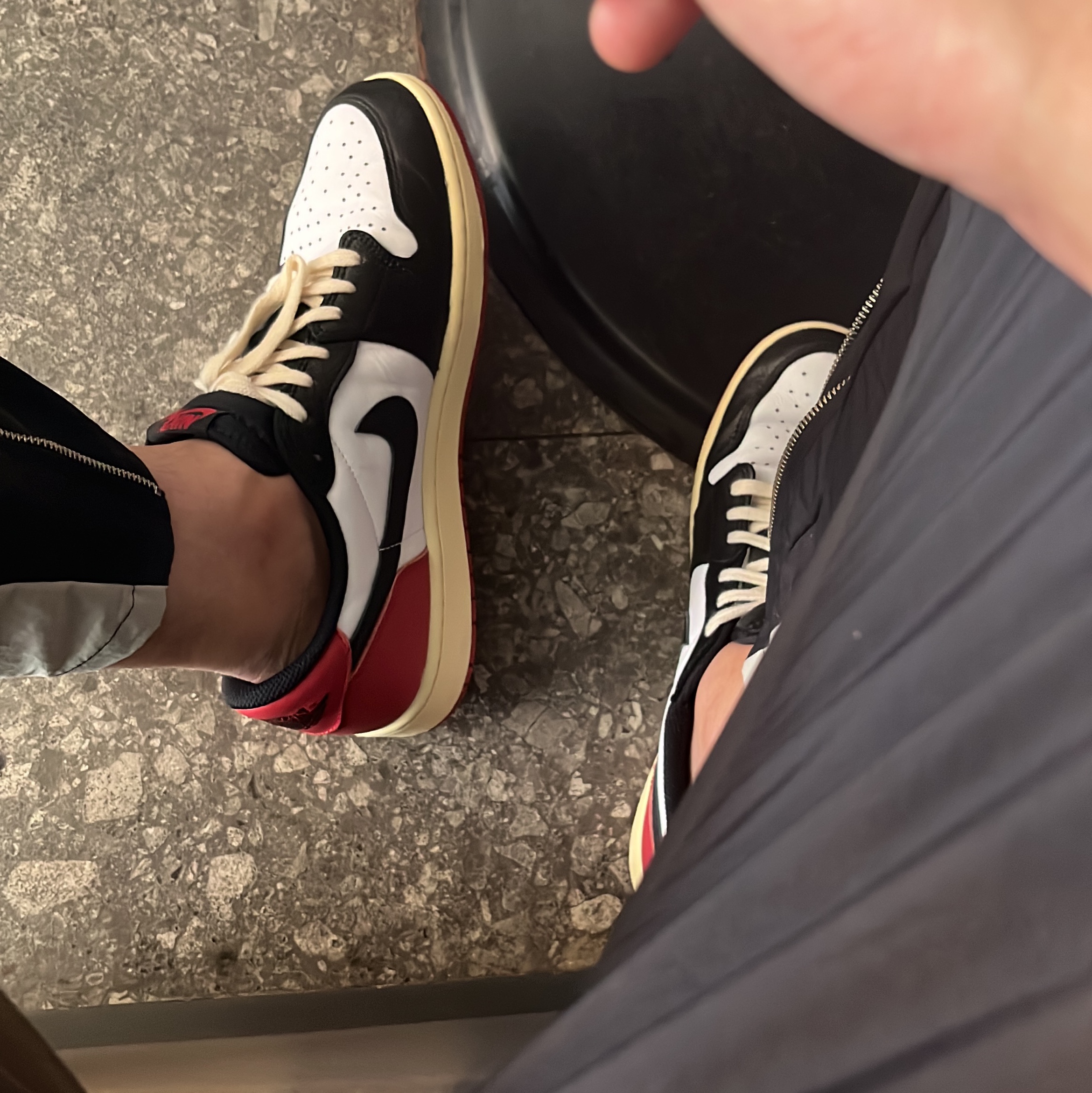 Jordan 1 Retro Low OG Black Toe 착용 스타일