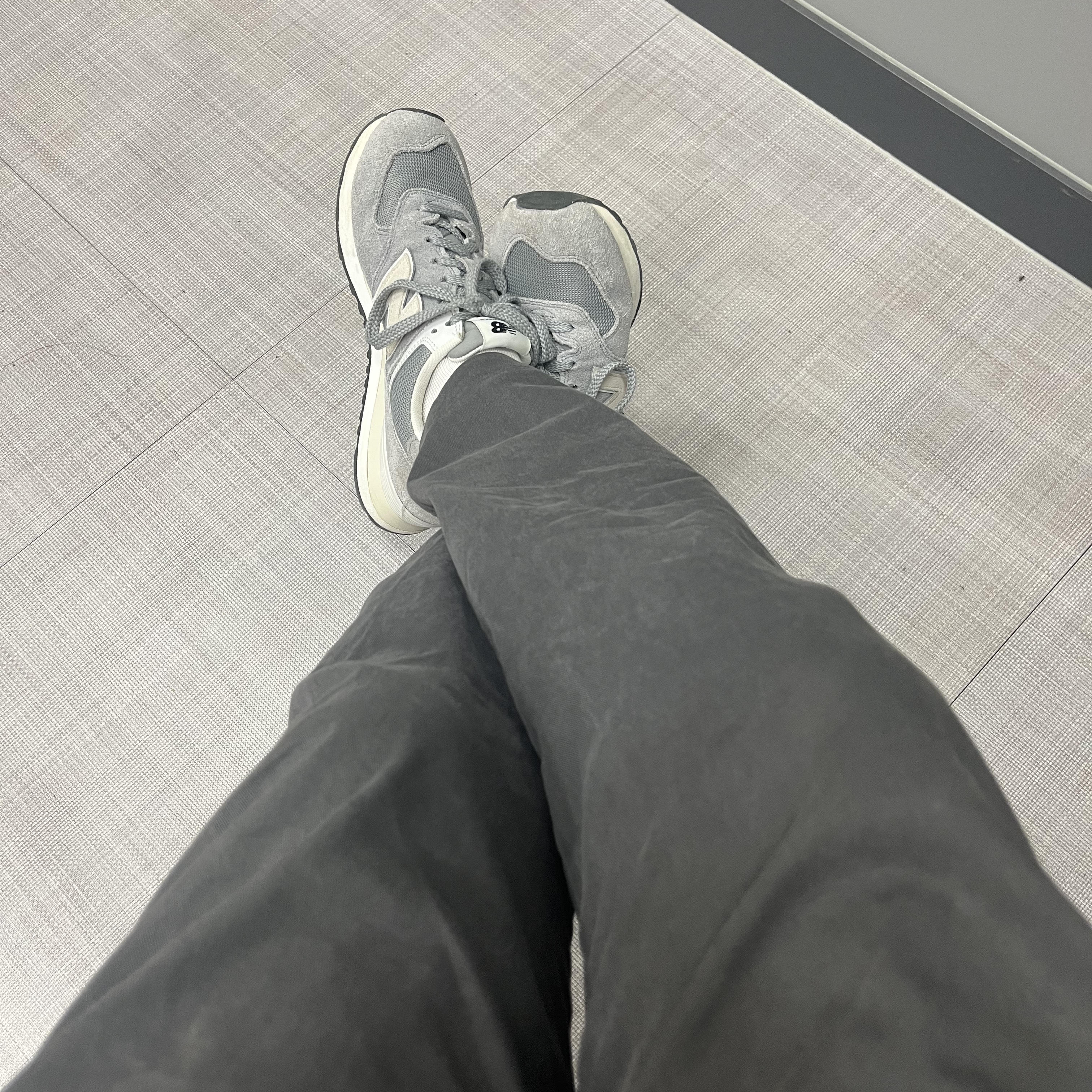 New Balance 574 Classics Reimagined Gray 착용 스타일
