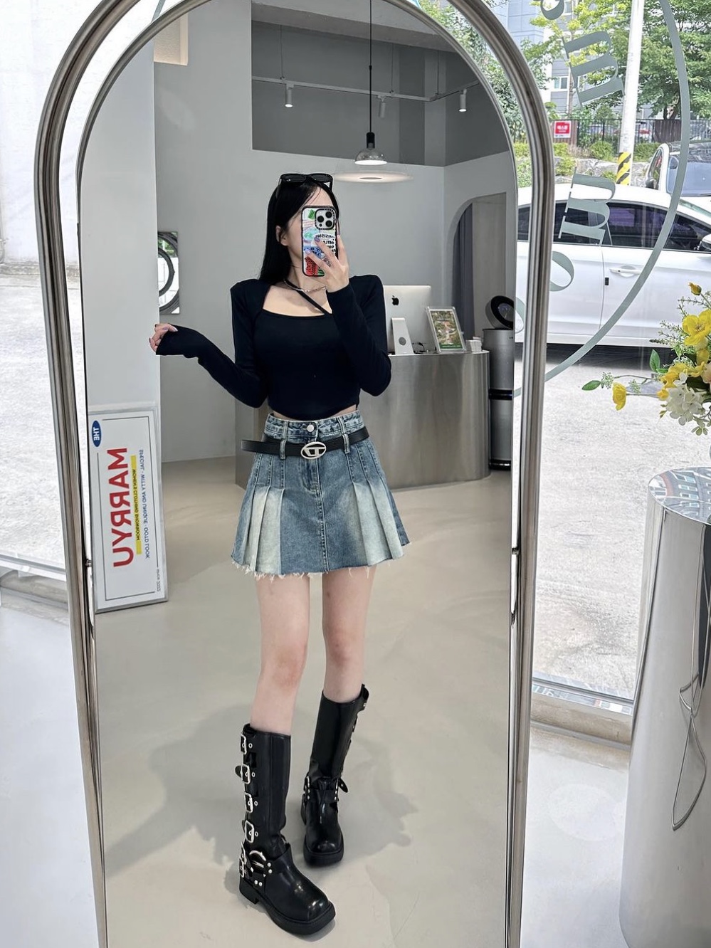 Casetify x Thisisneverthat iPhone Sticker Impact Case Clear Black, Casetify x Thisisneverthat iPhone Sticker Magsafe Impact Case Clear Black 착용 스타일 - 3