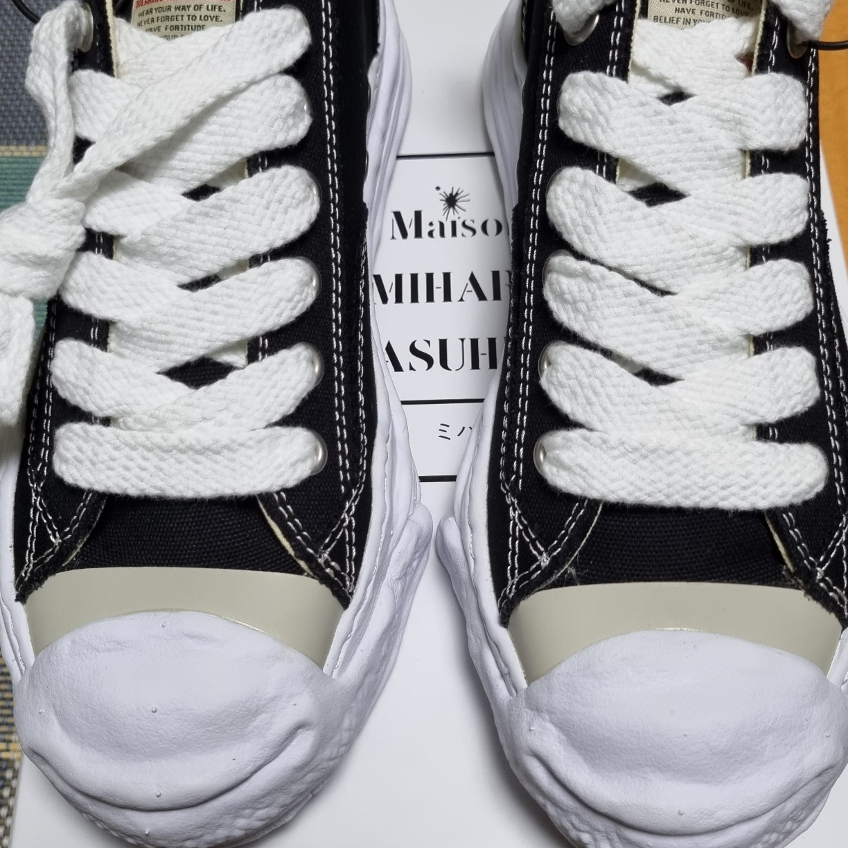 Maison Mihara Yasuhiro Hank OG Sole Canvas Low-top Sneakers Black 착용 스타일