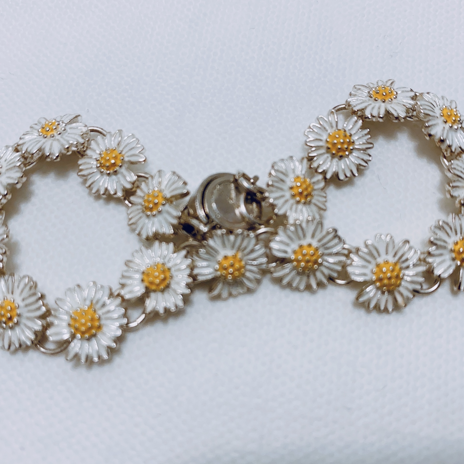 Peaceminusone Daisy Bracelet #4 착용 스타일
