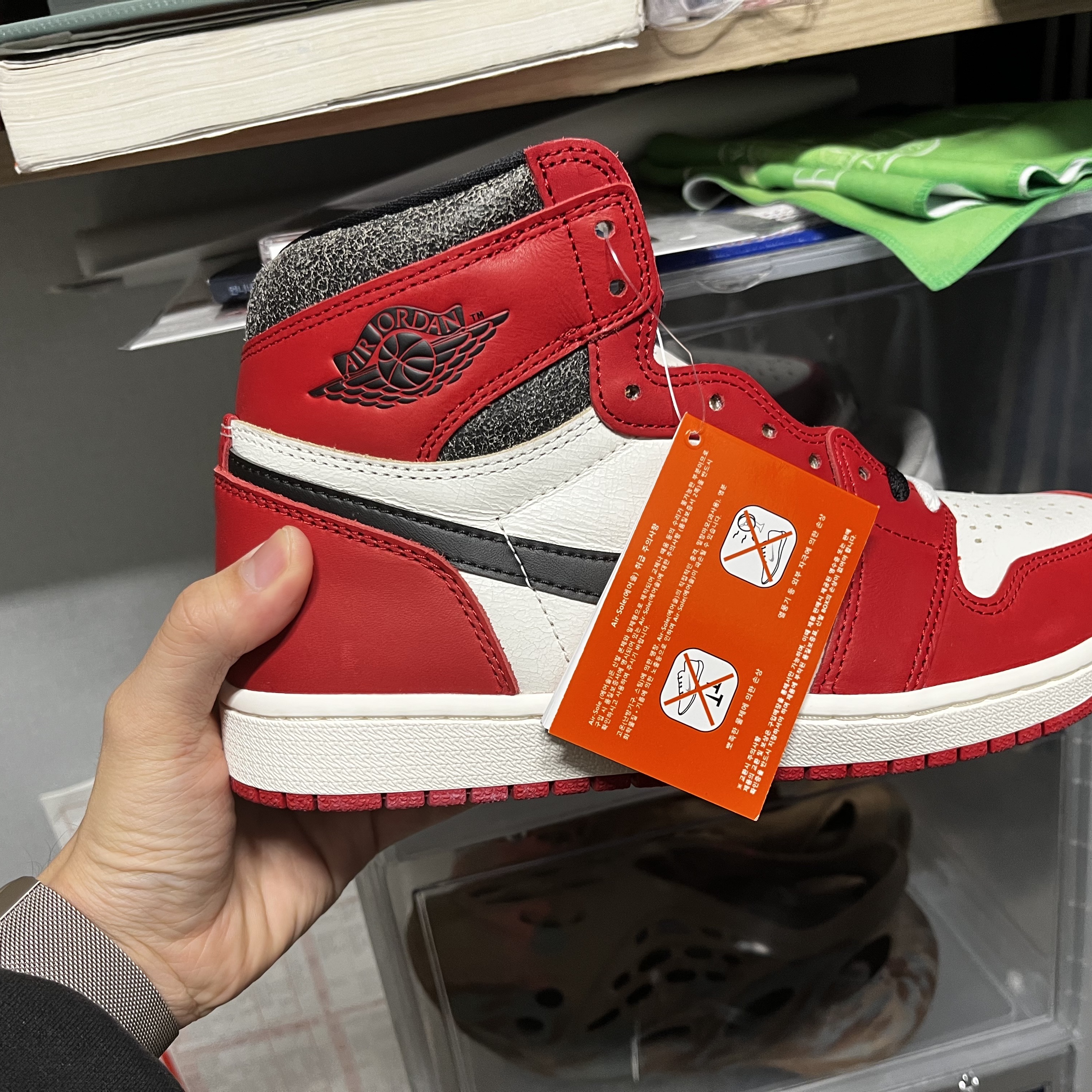 Jordan 1 Retro High OG Chicago 2022, Adidas Yeezy Foam RNNR MX Sand Grey 착용 스타일