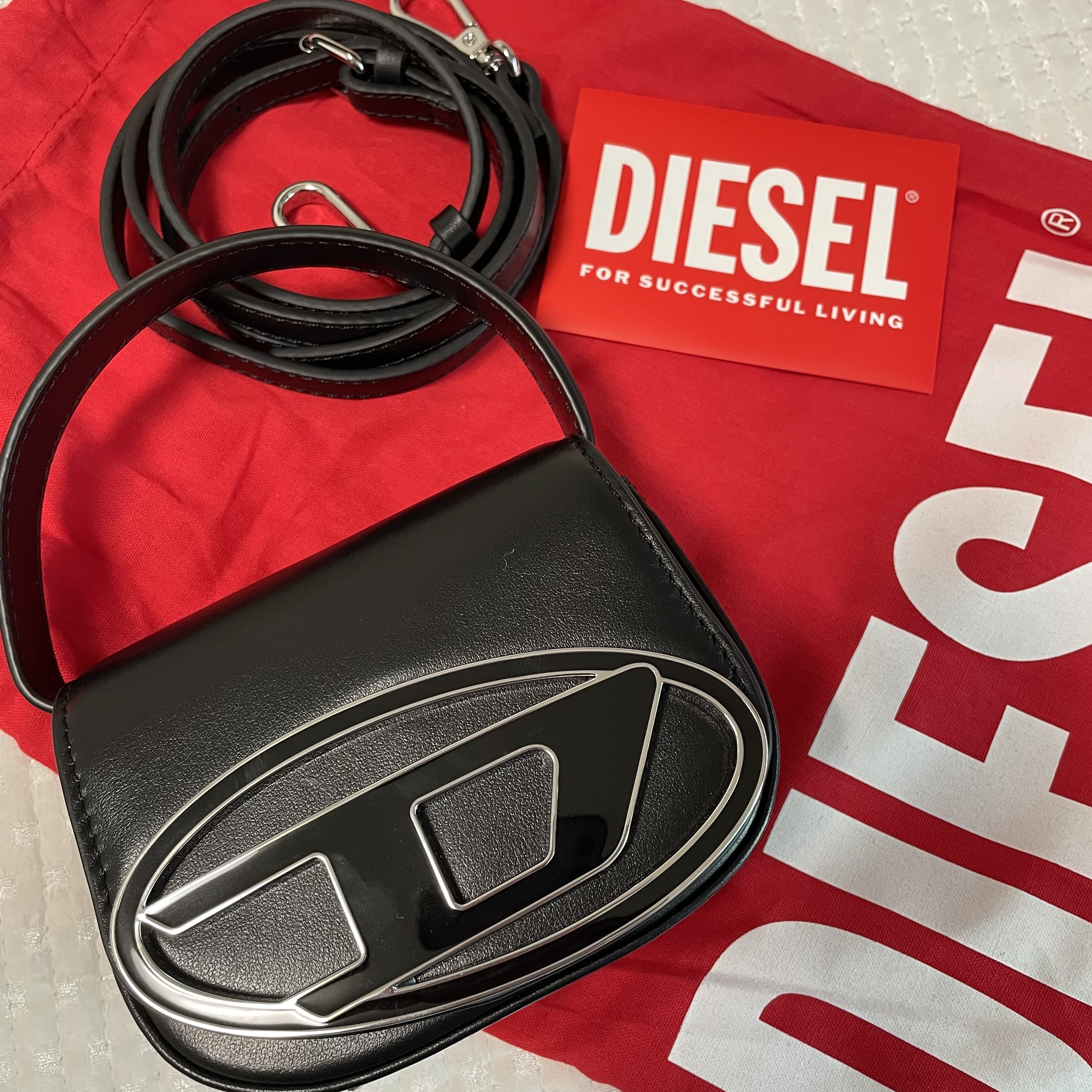 Diesel 1DR Mini Bag Plaque Black 착용 스타일