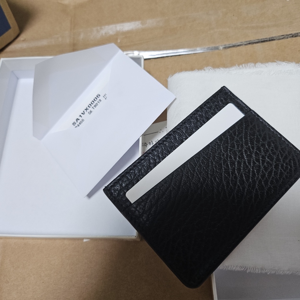 Maison Margiela Four Stitch Card Holder Black 착용 스타일