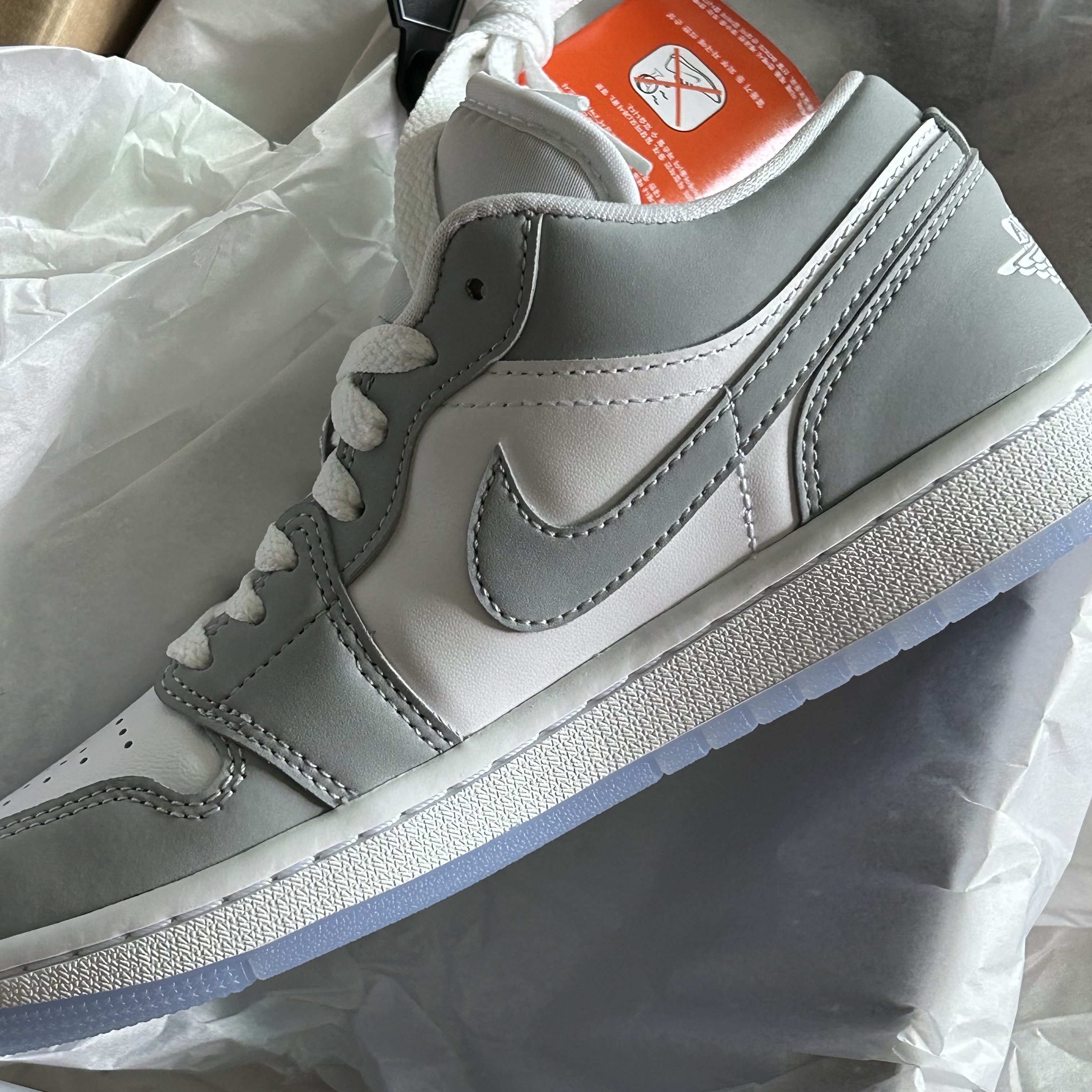 Carhartt WIP Columbia Ripstop Regular Cargo Pants Black, (W) Jordan 1 Low White Wolf Grey 착용 스타일 - 2