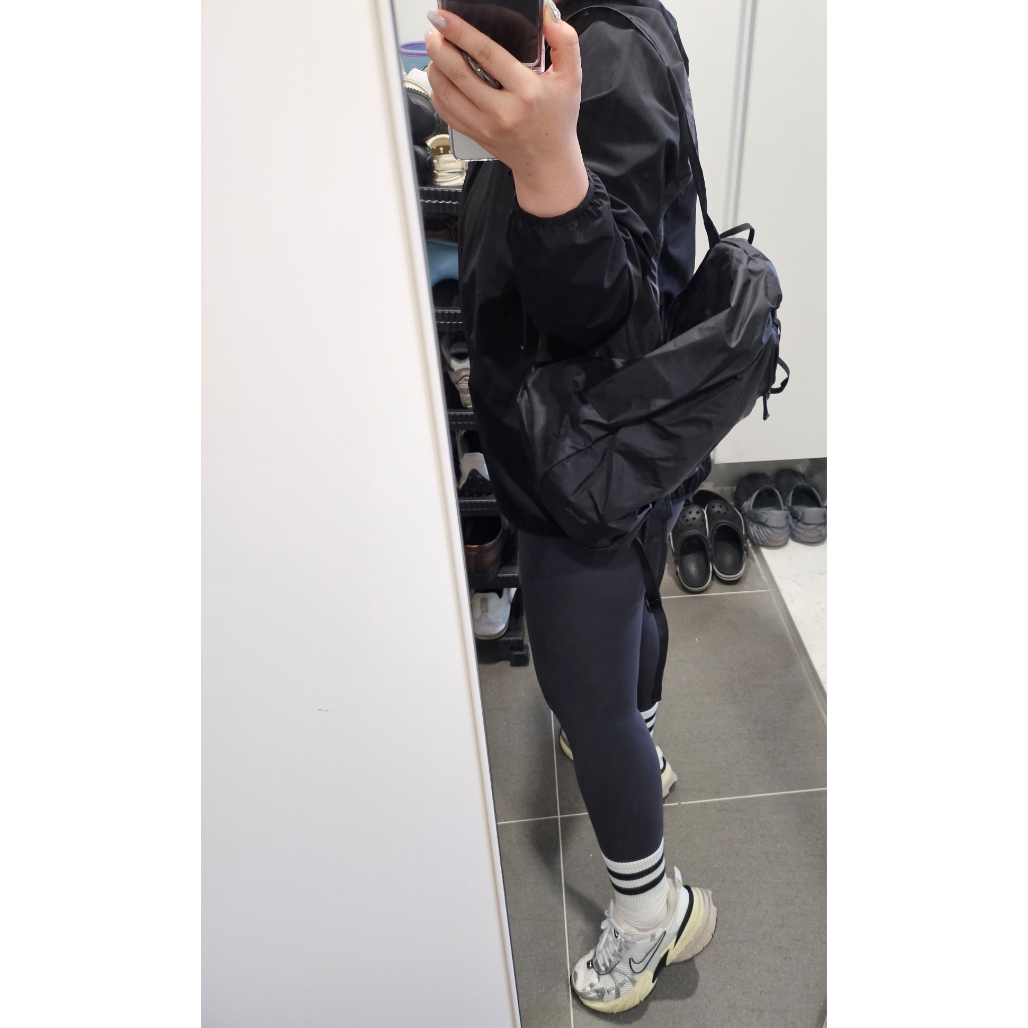 Arc'teryx Heliad 10 Backpack Black, Sansan Gear Running Jacket Black - 23SS 착용 스타일 - 2