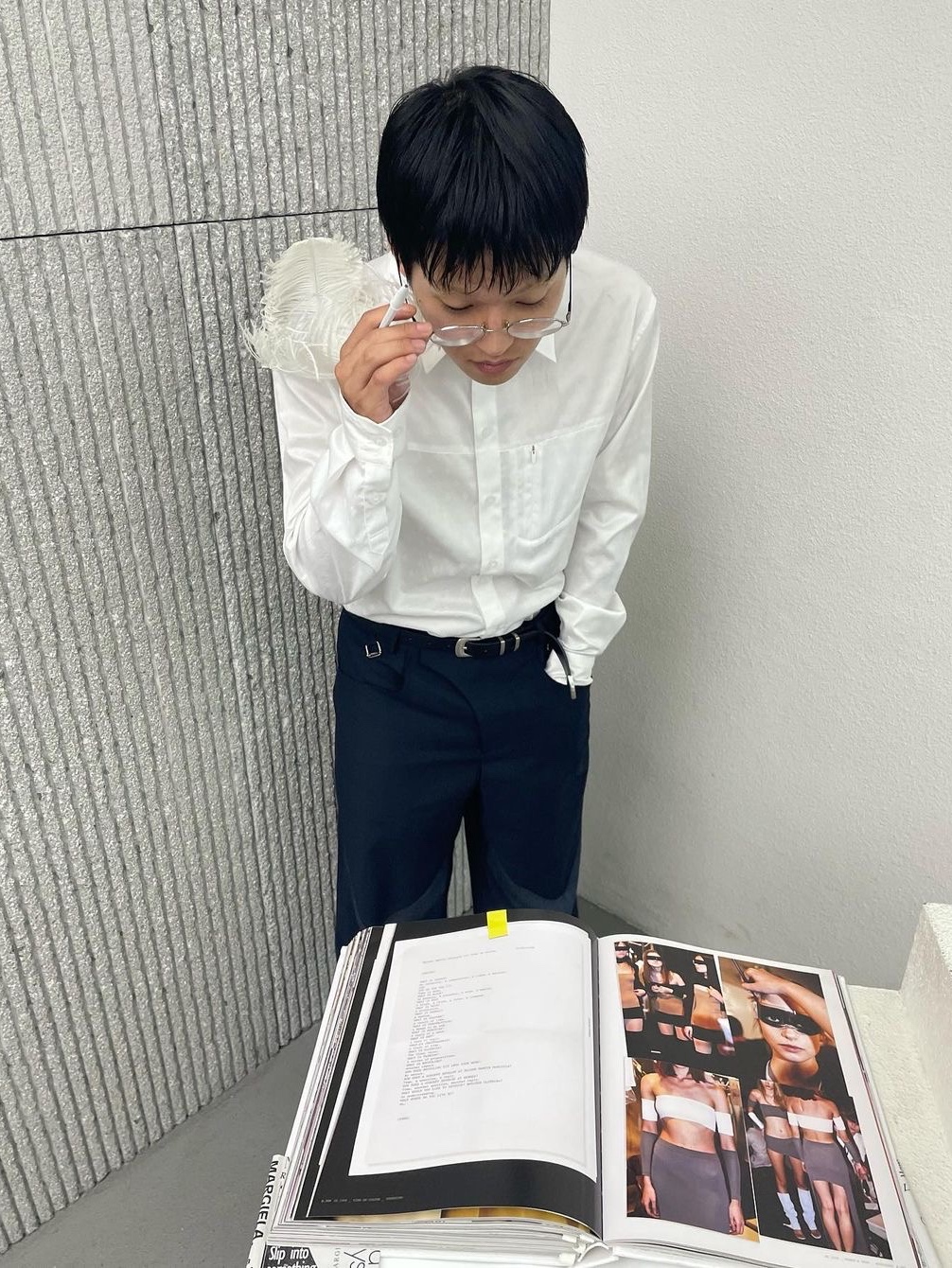 Helixclothing Scapula Shirt White, Helixclothing Sapphire Trousers Blue Check 착용 스타일 - 2