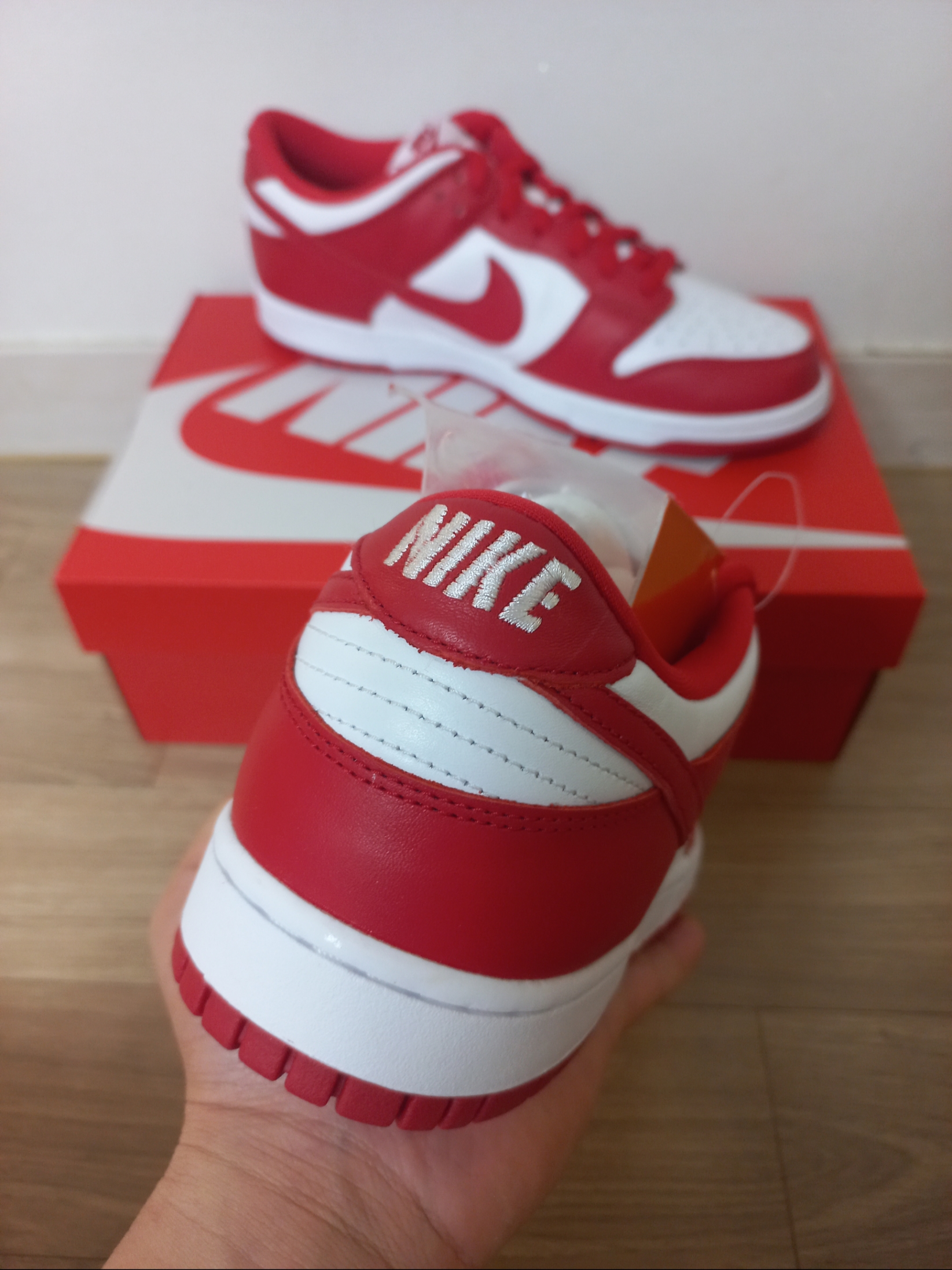 Nike Dunk Low SP White and University Red 2023 착용 스타일 - 2