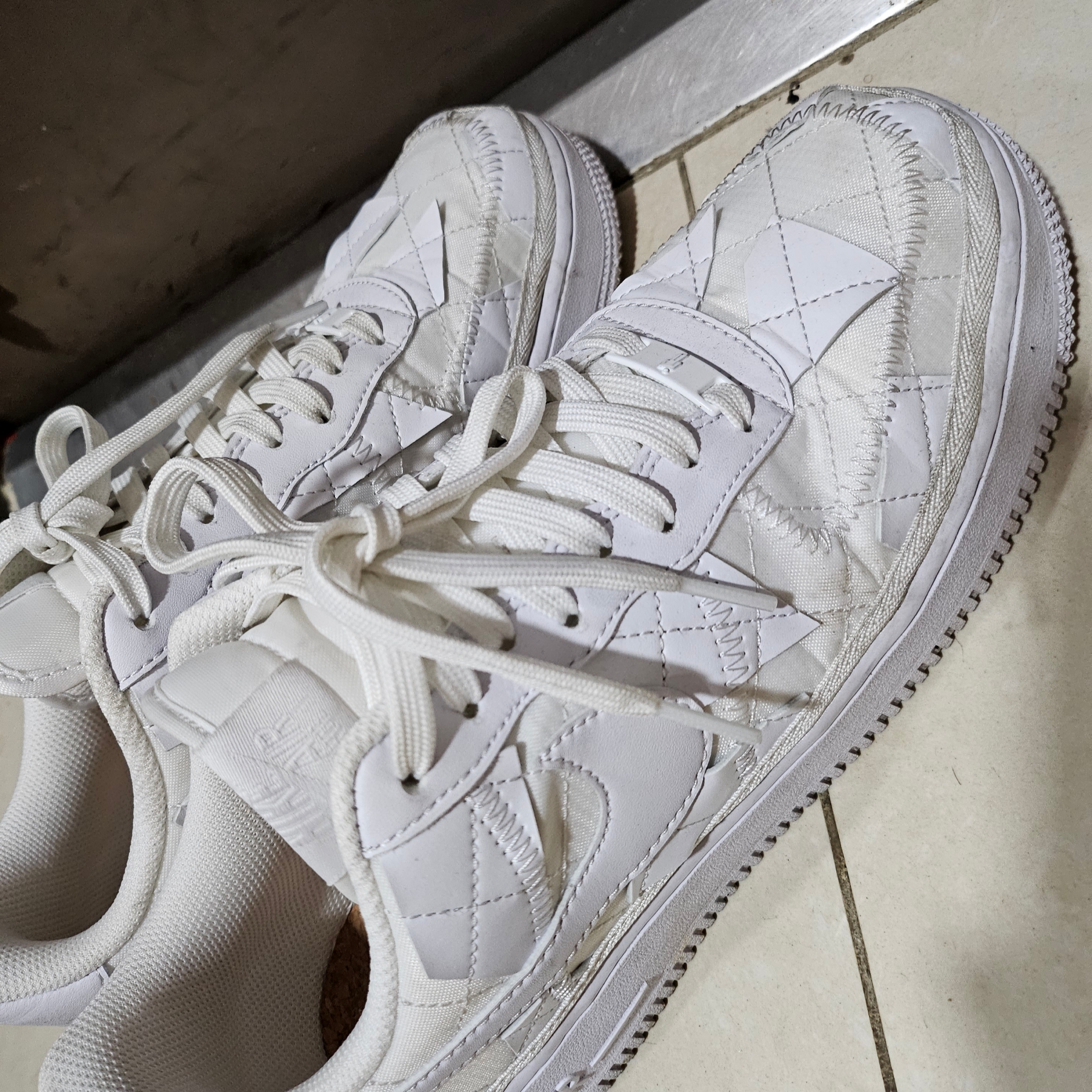 Nike x Billie Eilish Air Force 1 Low SP Triple White 착용 스타일 - 1