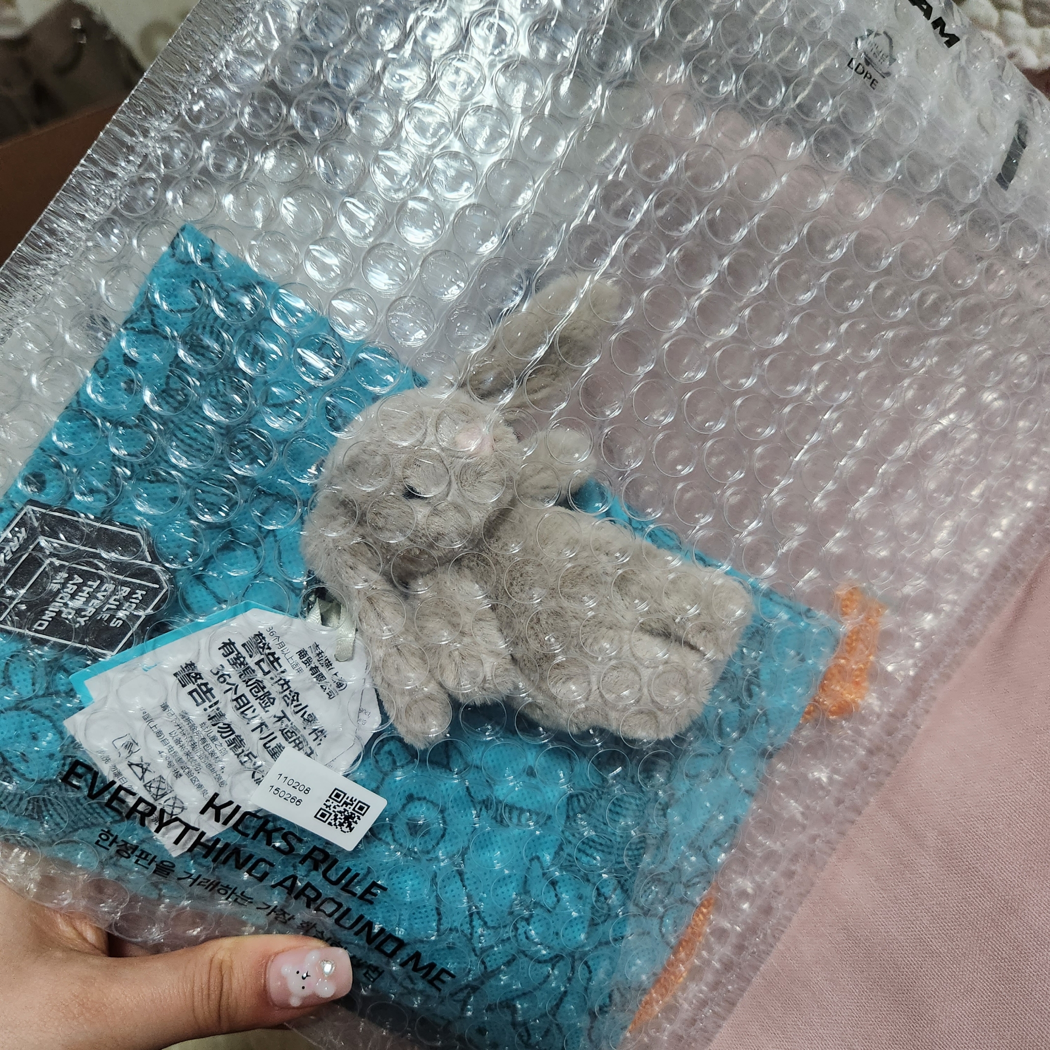 Jellycat Bashful Bunny Bag Charm Beige 착용 스타일 - 2