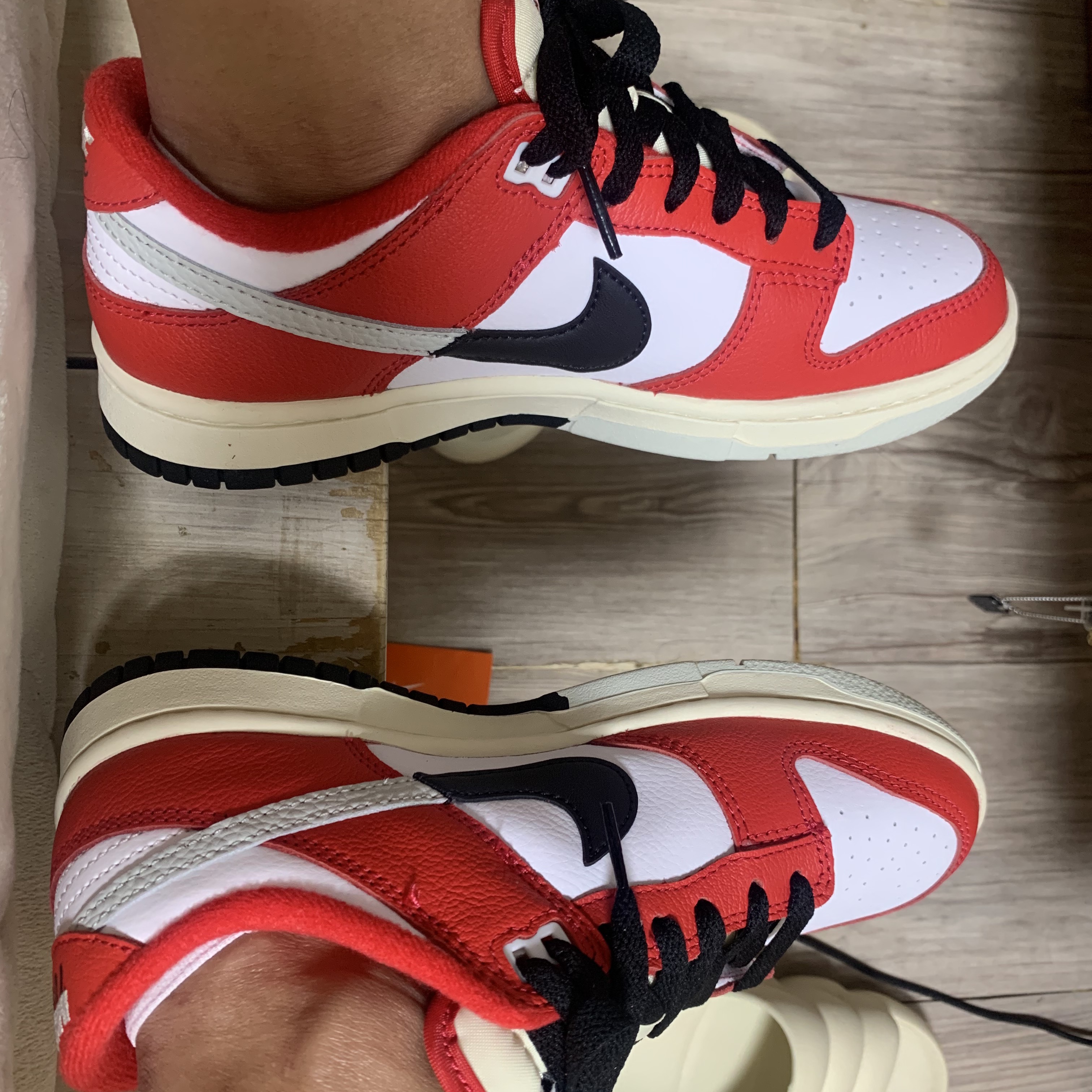 Nike Dunk Low Retro PRM University Red Black 착용 스타일