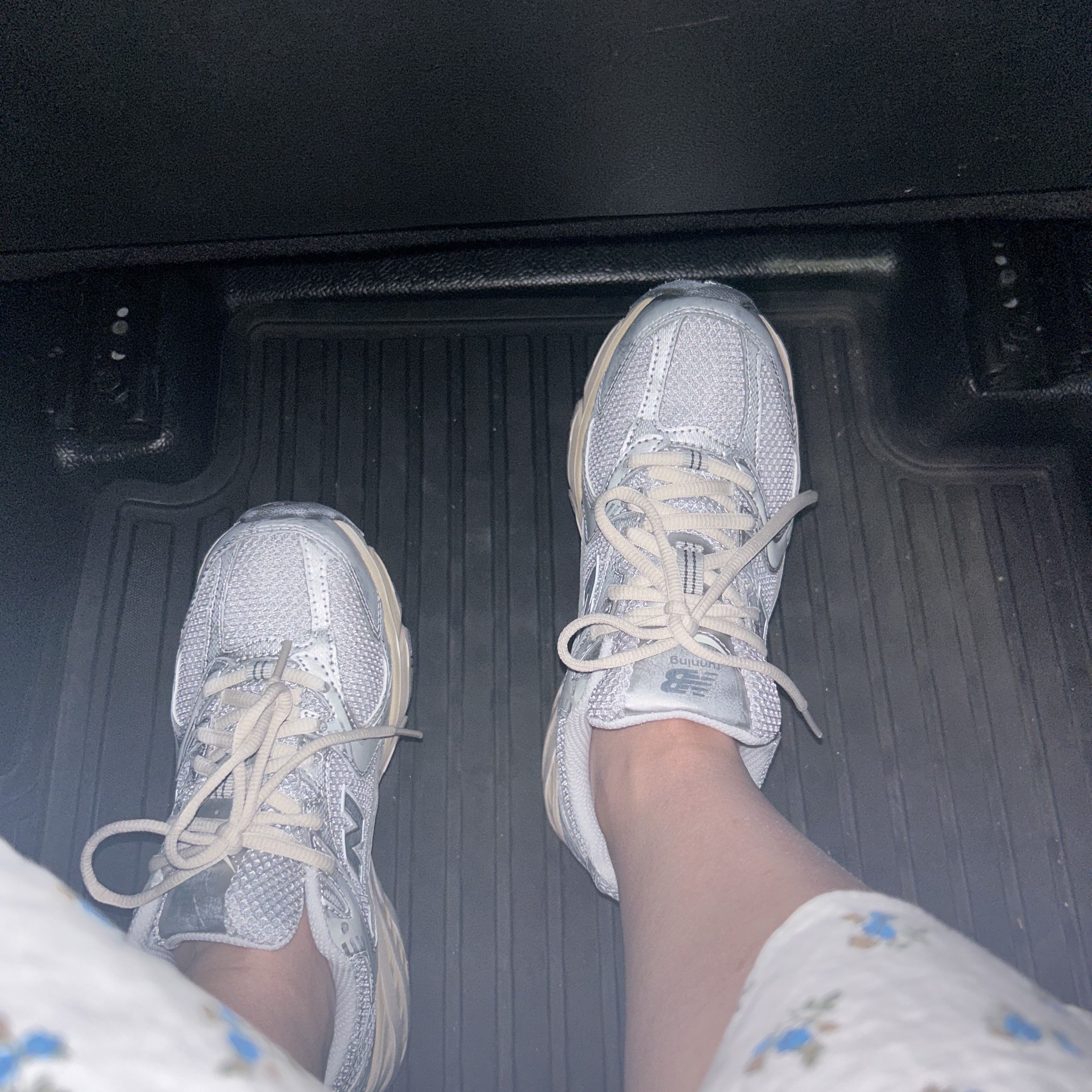 New Balance 530 Vintage Metallic Silver 착용 스타일